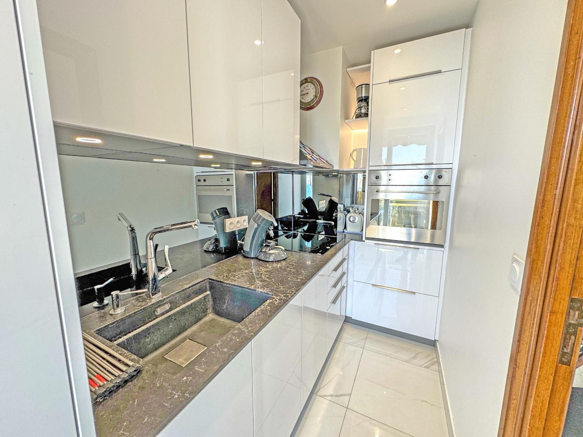 Riviera Escape Promenade