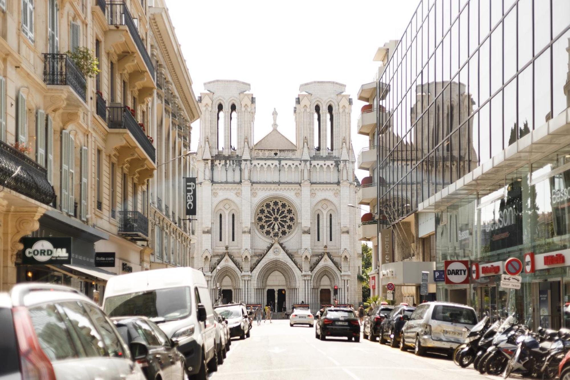 Notre Dame - Self Check-in Hotel