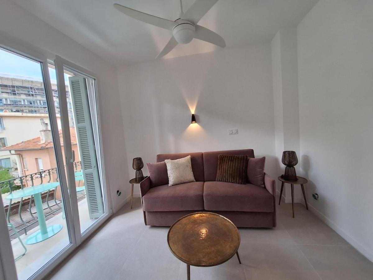 Arty & Chic A * Nice