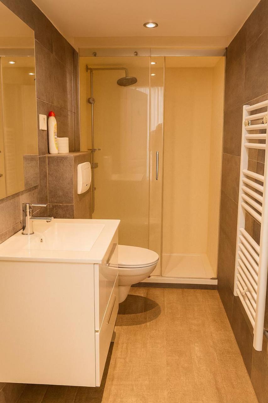 Duluxe Moderne, En Plein Centre-ville, Centre Apartment *