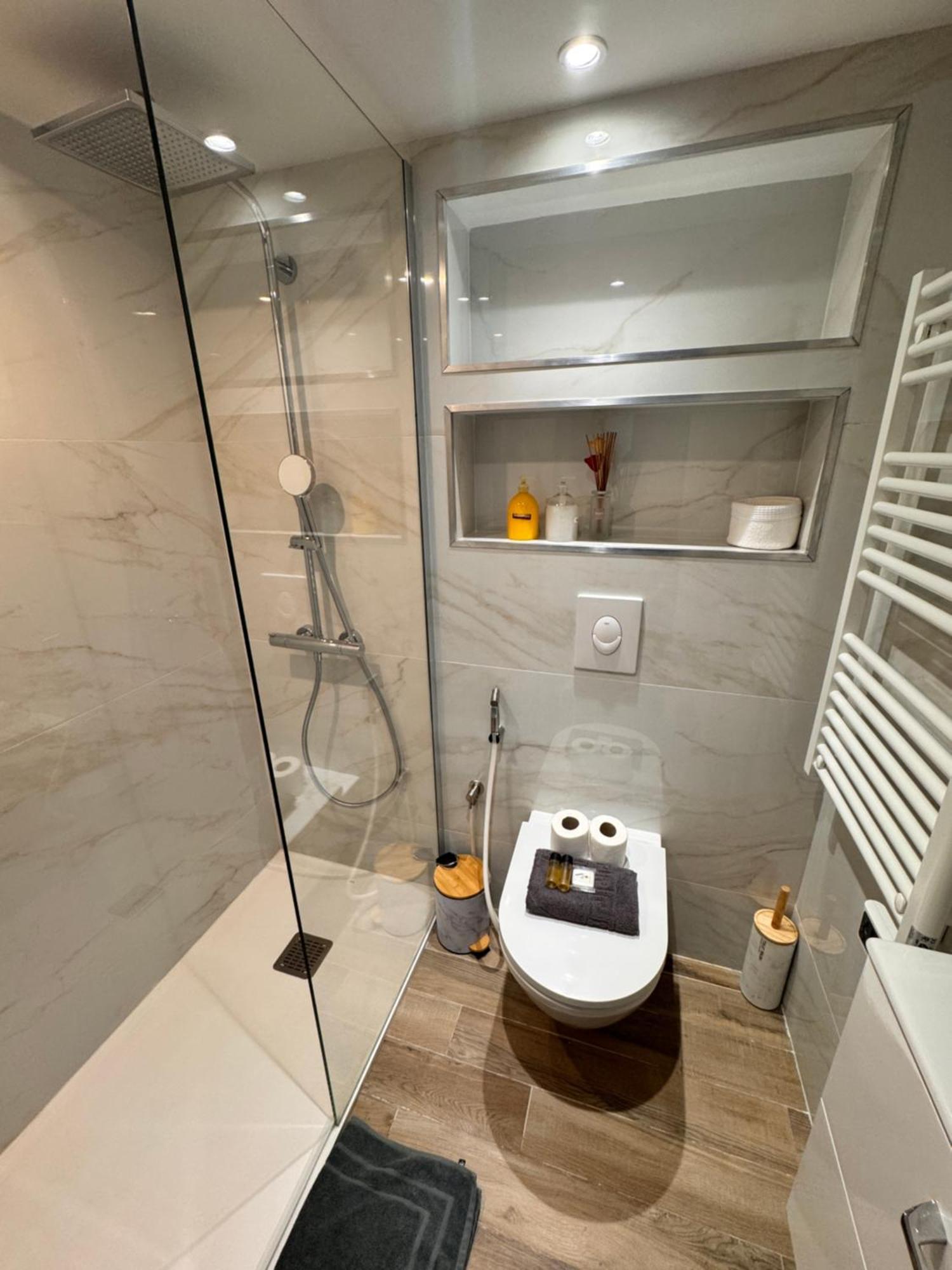 With Mezzanine 3 Minutes To Sea *