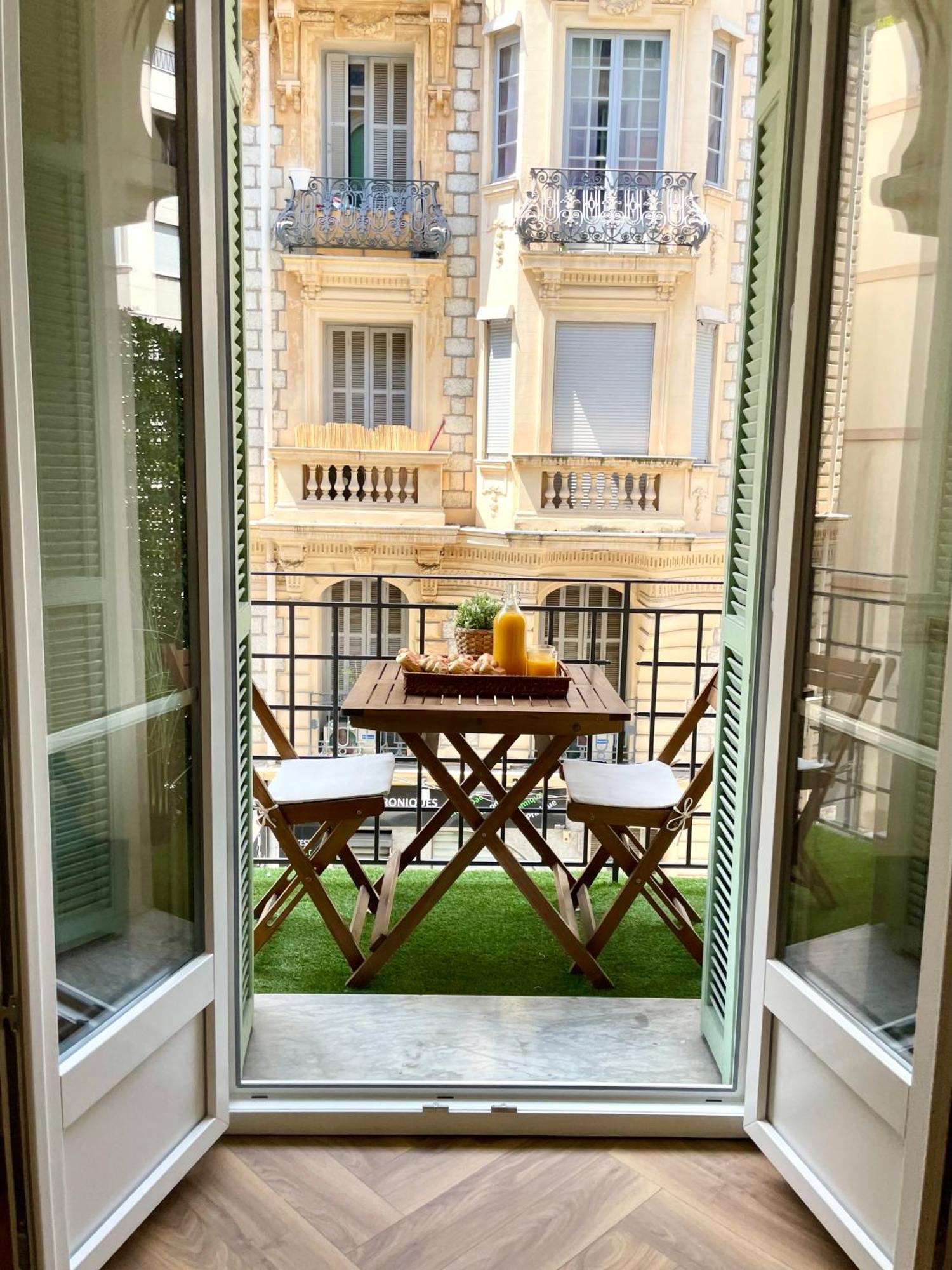 Apartment 2 Pieces Avec Balcon *