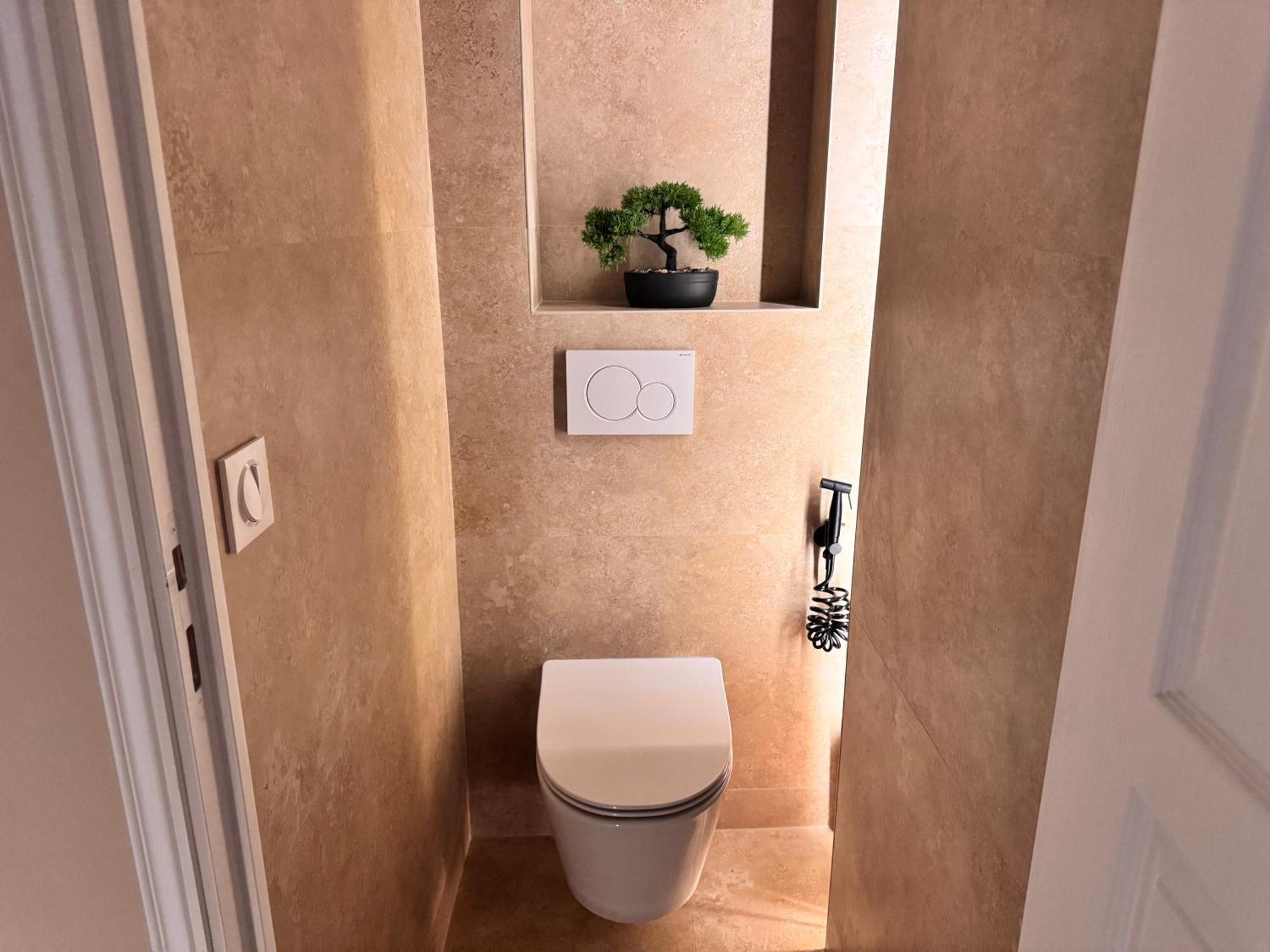 Moderne 3 Pieces Climatise Avec Balcon, A 2 Min Nice