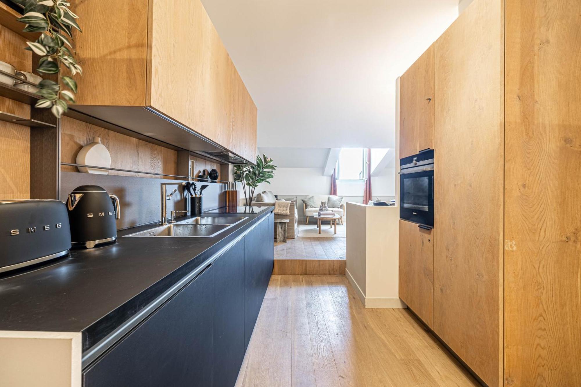 Apartment Exceptional Location, 2br Right On Place Massena, Newly Renovated *