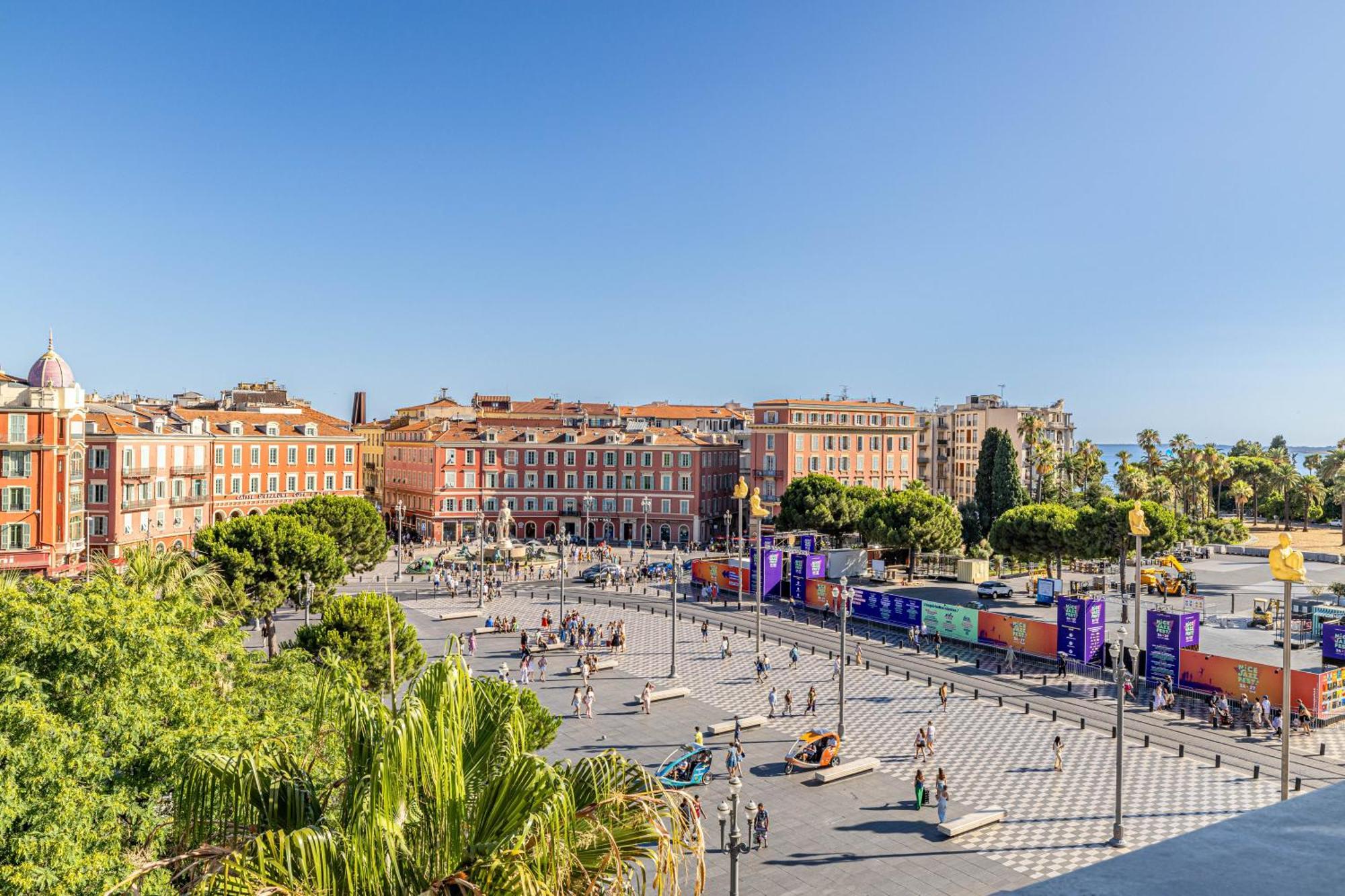 Exceptional Location, 2br Right On Place Massena, Newly Renovated * Nice