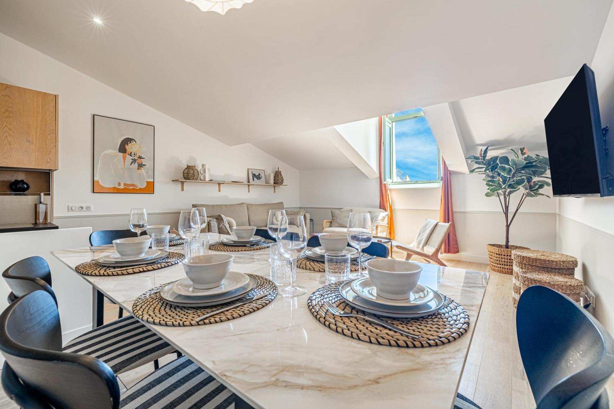 Exceptional Location, 2br Right On Place Massena, Newly Renovated *