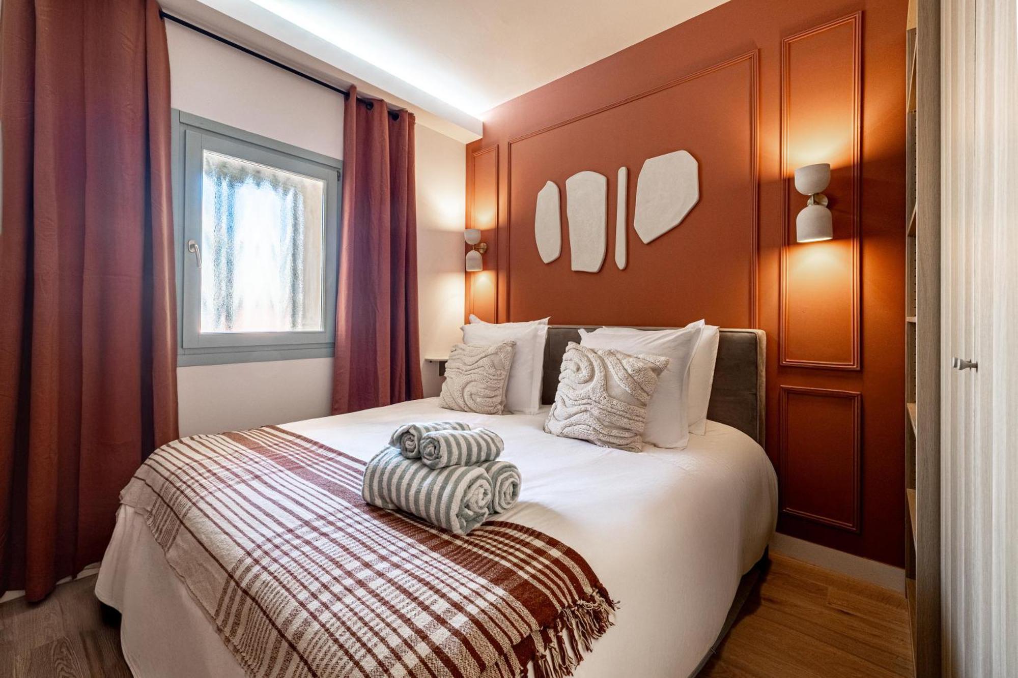 Apartment Exceptional Location, 2br Right On Place Massena, Newly Renovated Nice