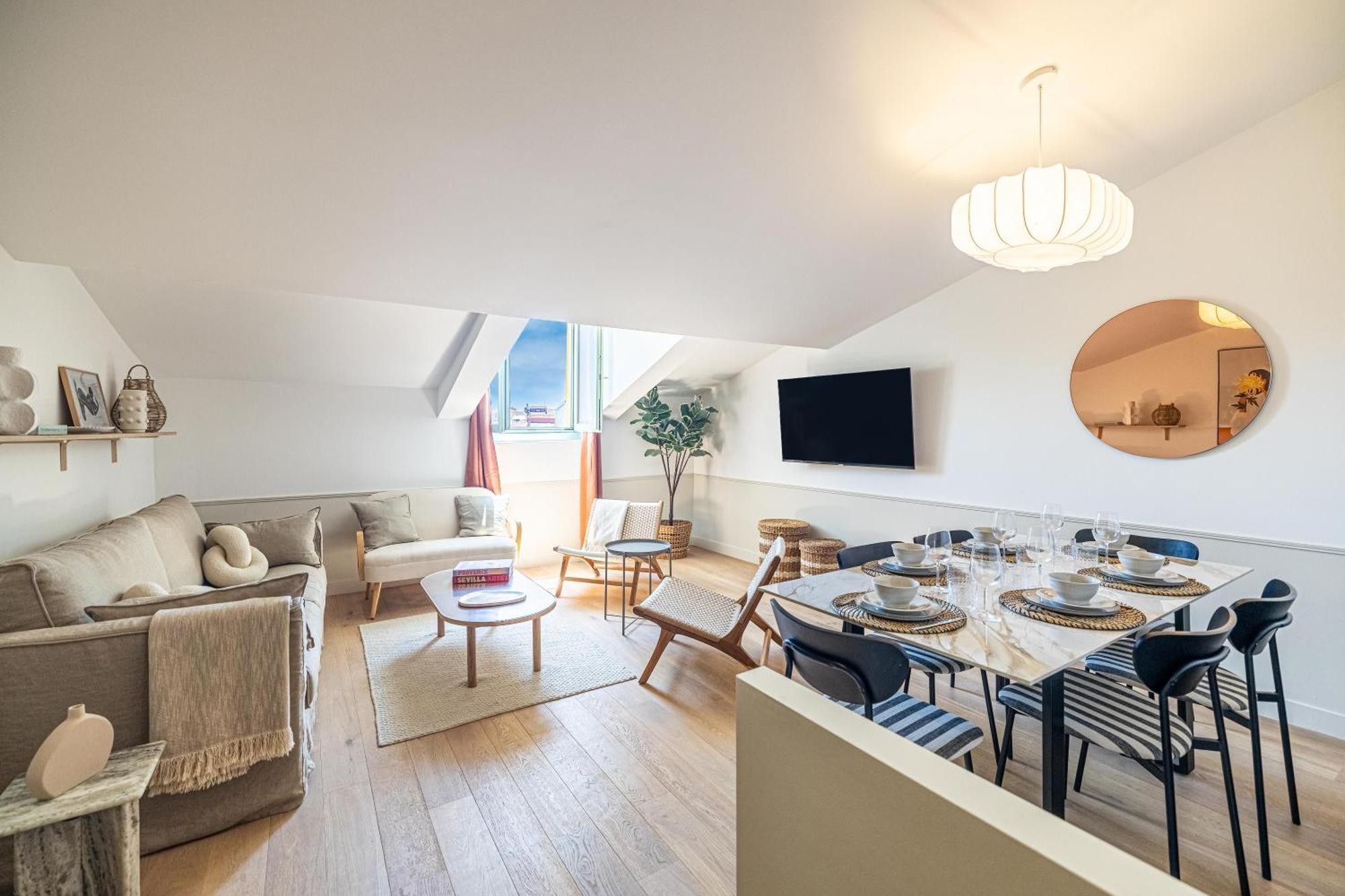 Apartment Exceptional Location, 2br Right On Place Massena, Newly Renovated Nice