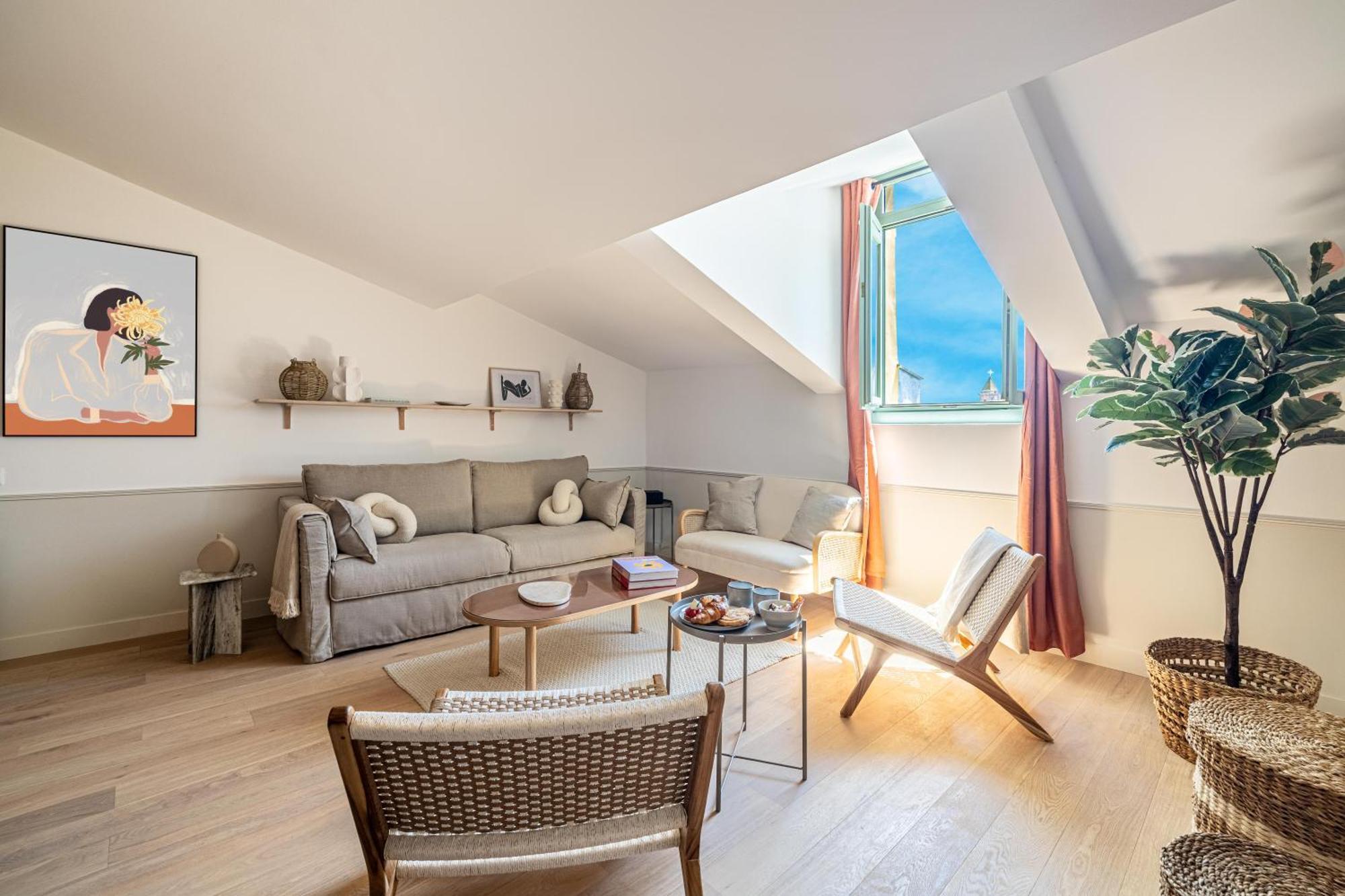 Exceptional Location, 2br Right On Place Massena, Newly Renovated *