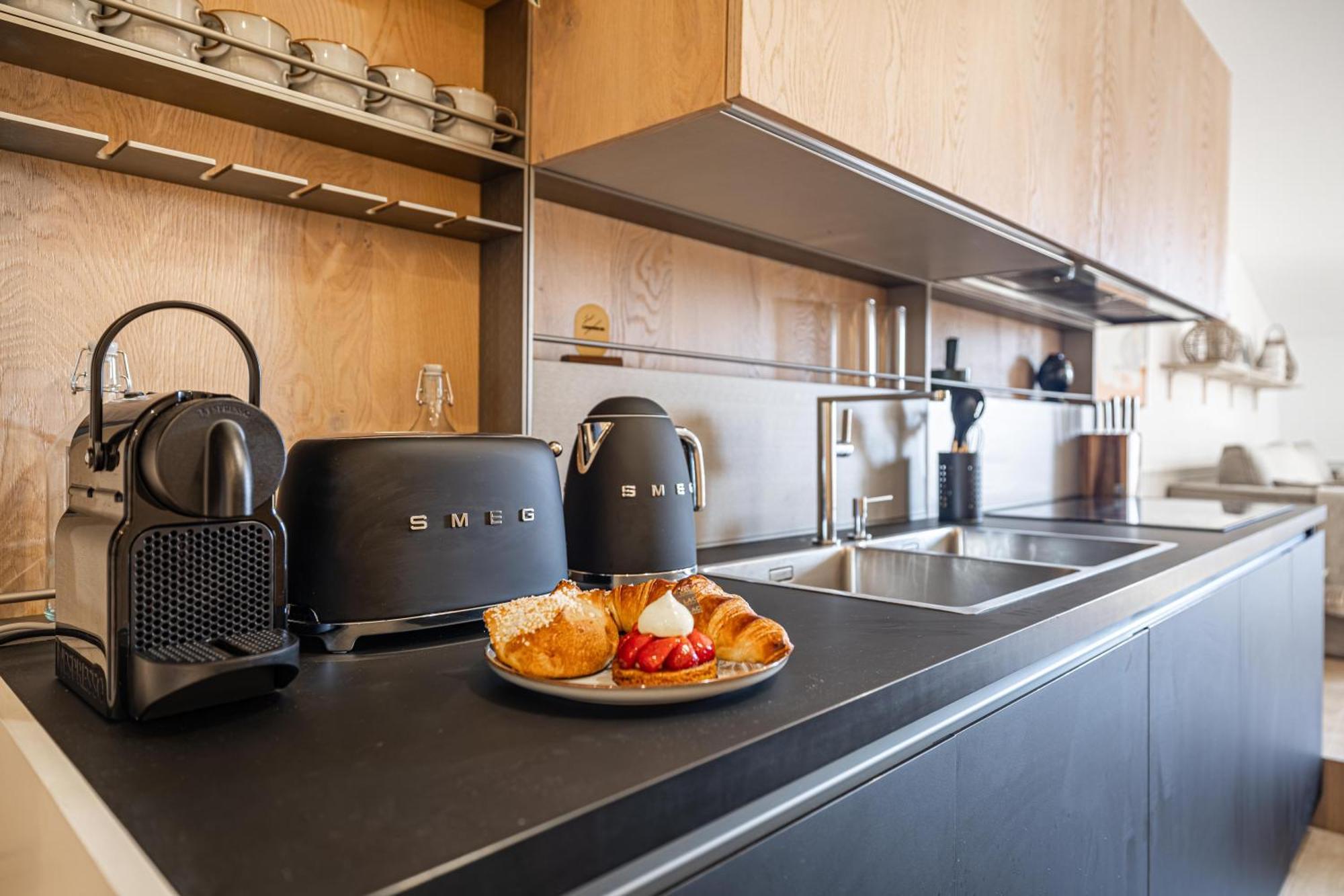 Exceptional Location, 2br Right On Place Massena, Newly Renovated Nice