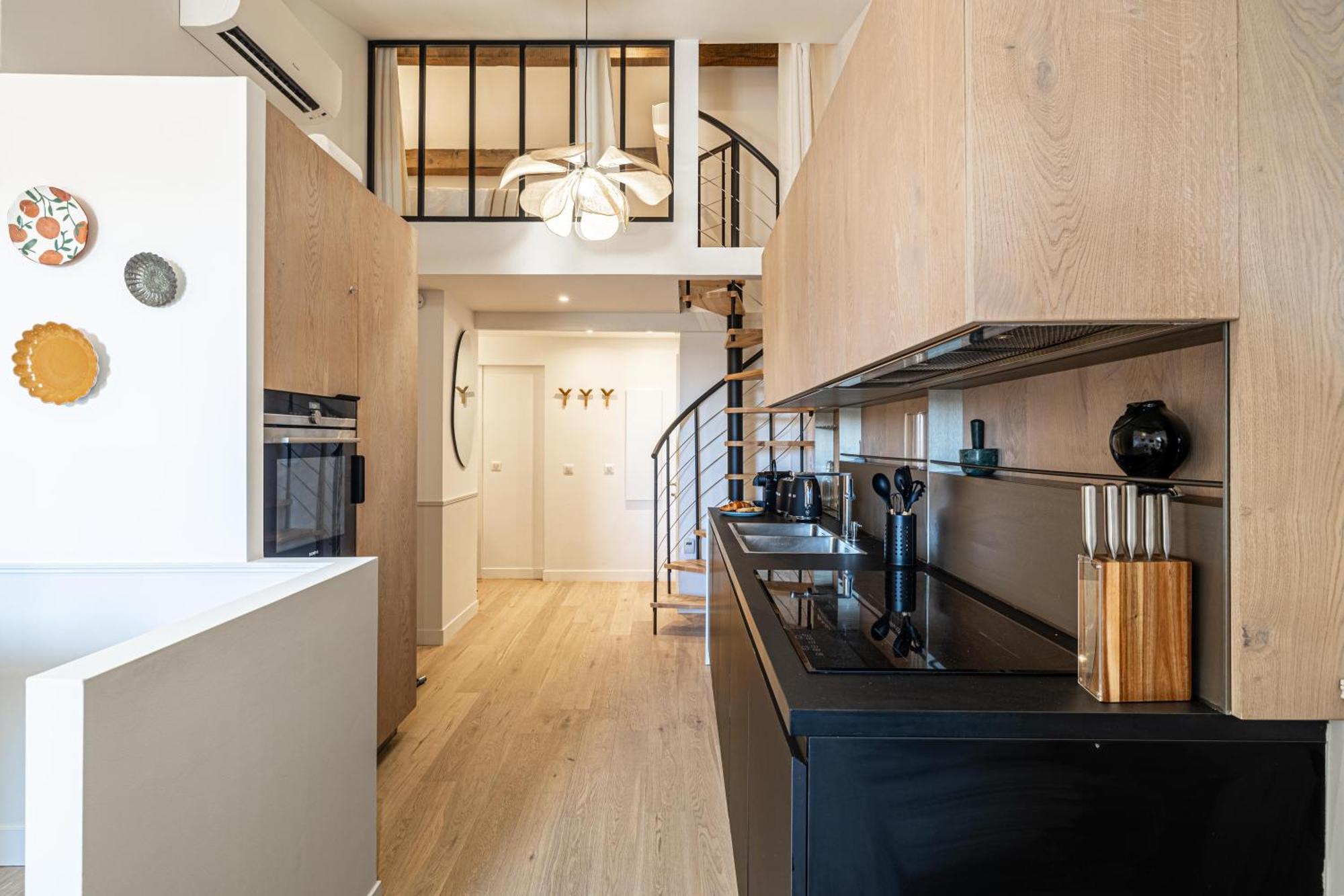 Exceptional Location, 2br Right On Place Massena, Newly Renovated Nice