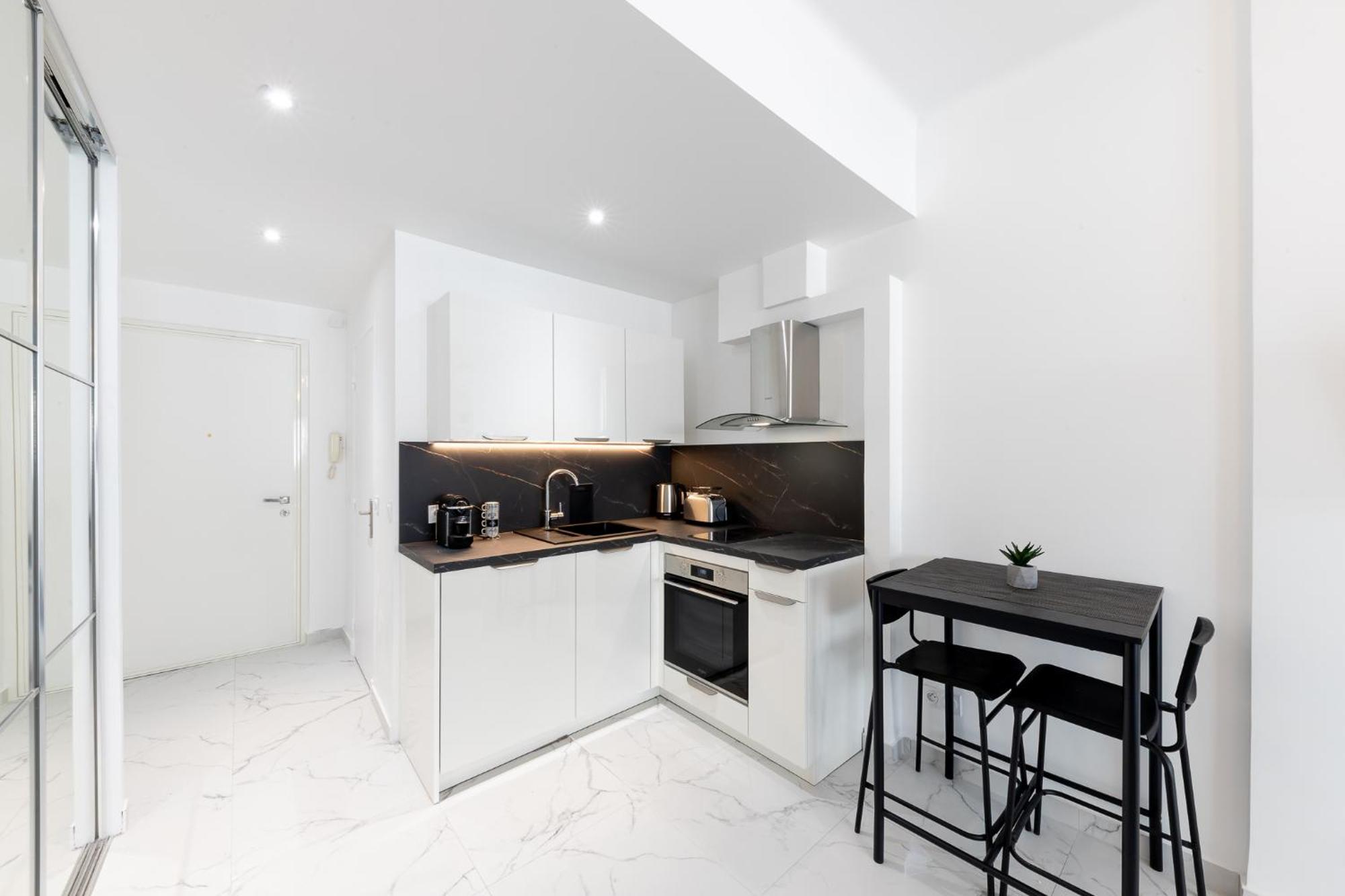 Beautiful & Cozy On Promenade Apartment