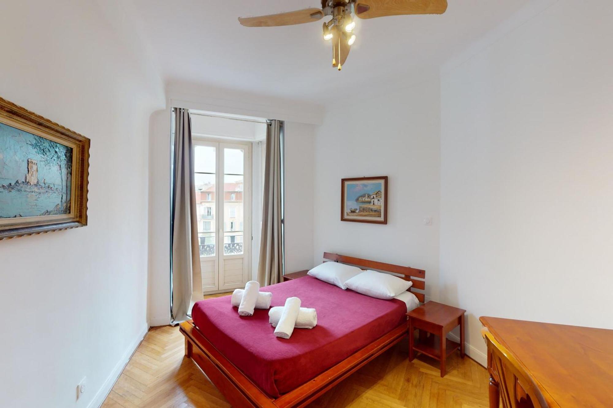Bright Air-conditioned Flat In The Centre Apartment