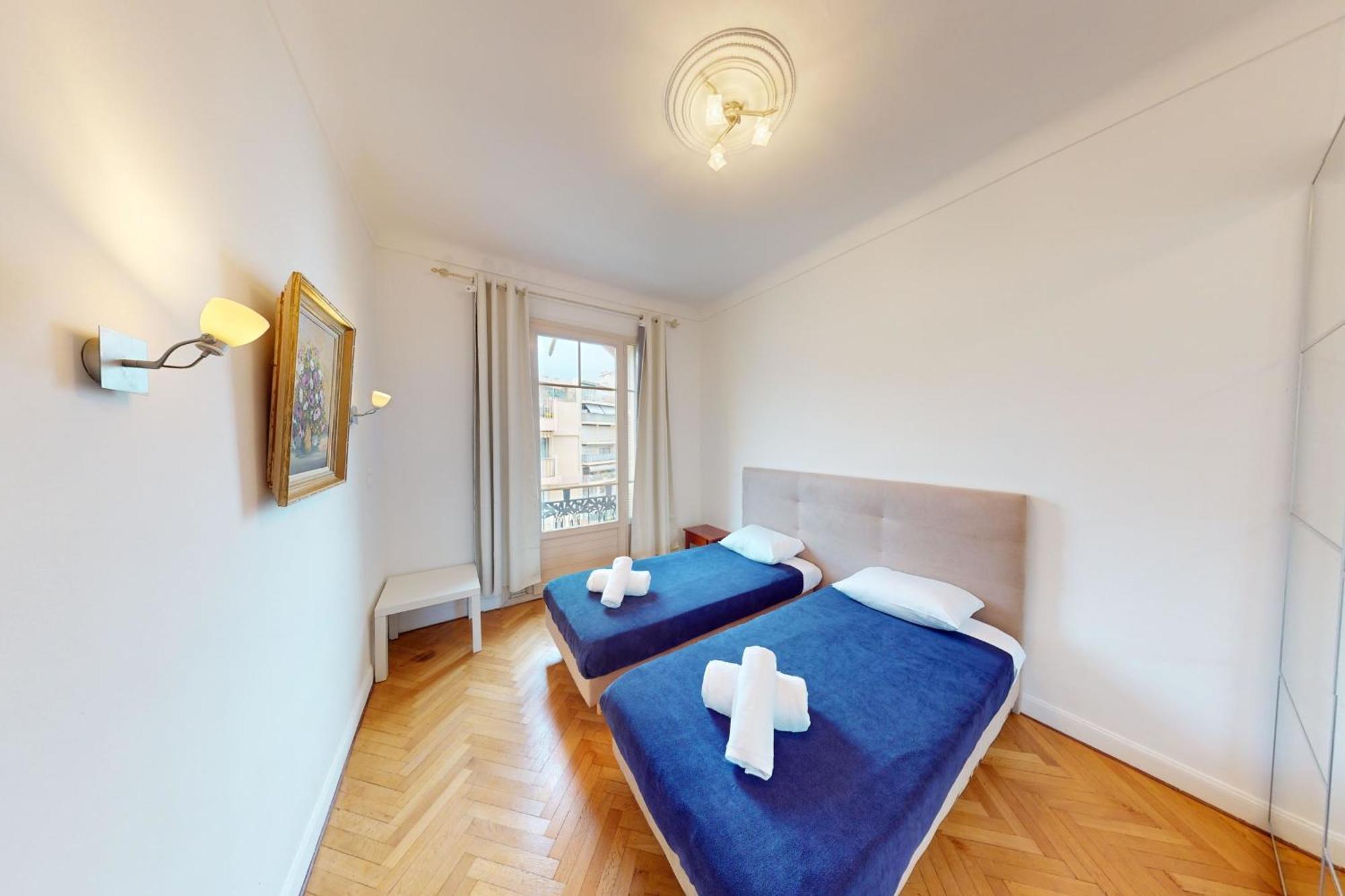 Bright Air-conditioned Flat In The Centre *