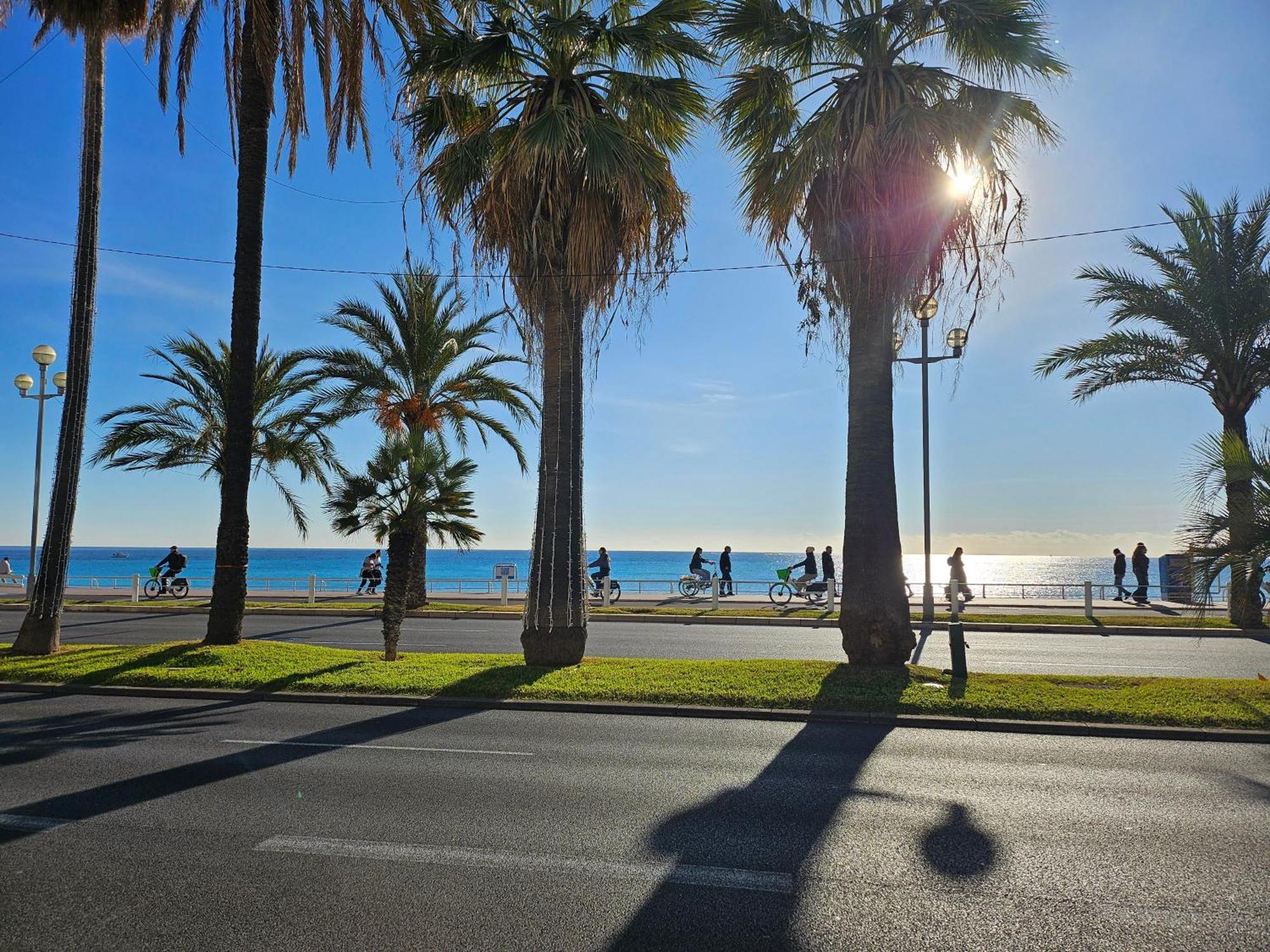 Flots D'azur Promenade Des