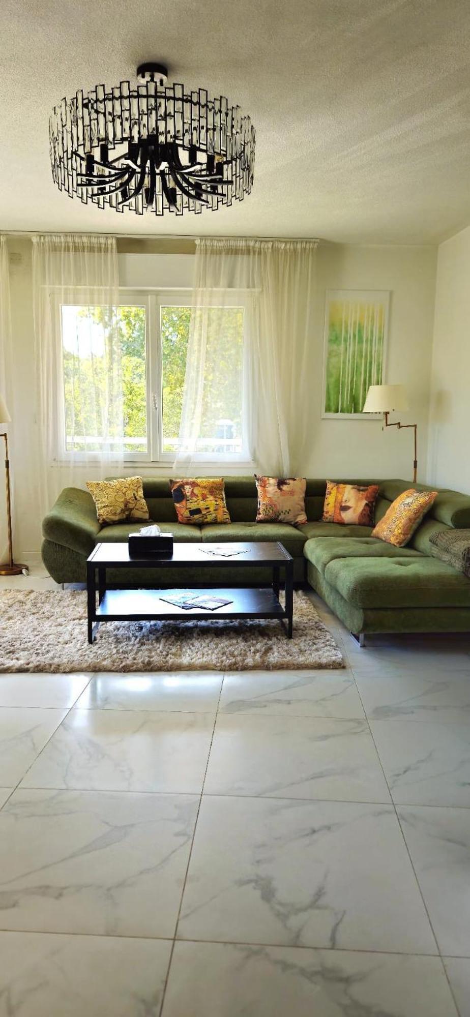 Spacious 3 Close To Tram And Amenities Apartment *