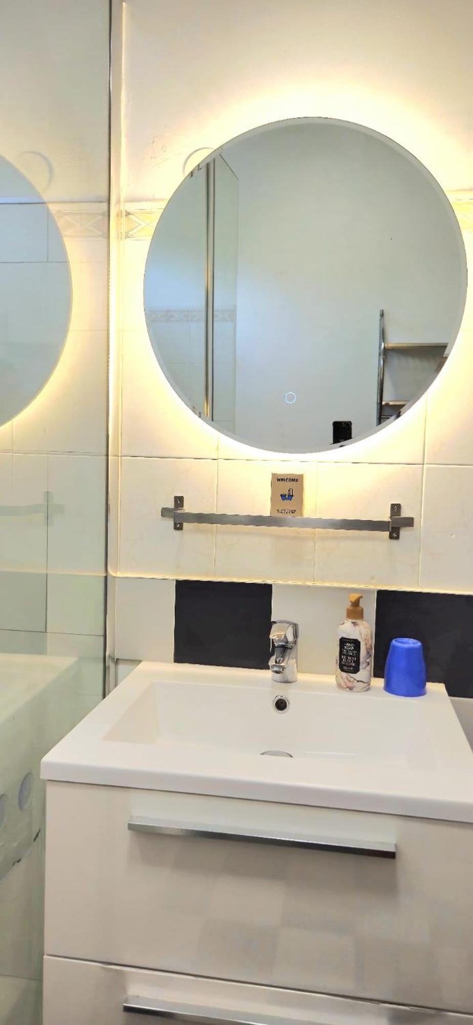 Spacious 3 Close To Tram And Amenities