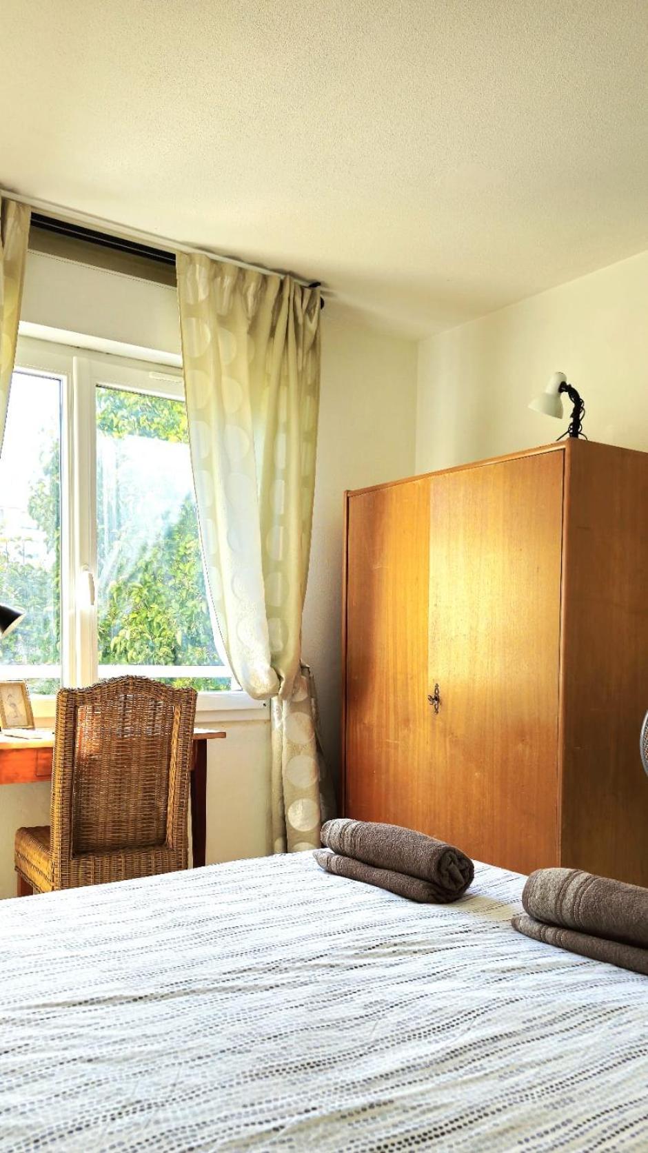 Apartment Spacious 3 Close To Tram And Amenities