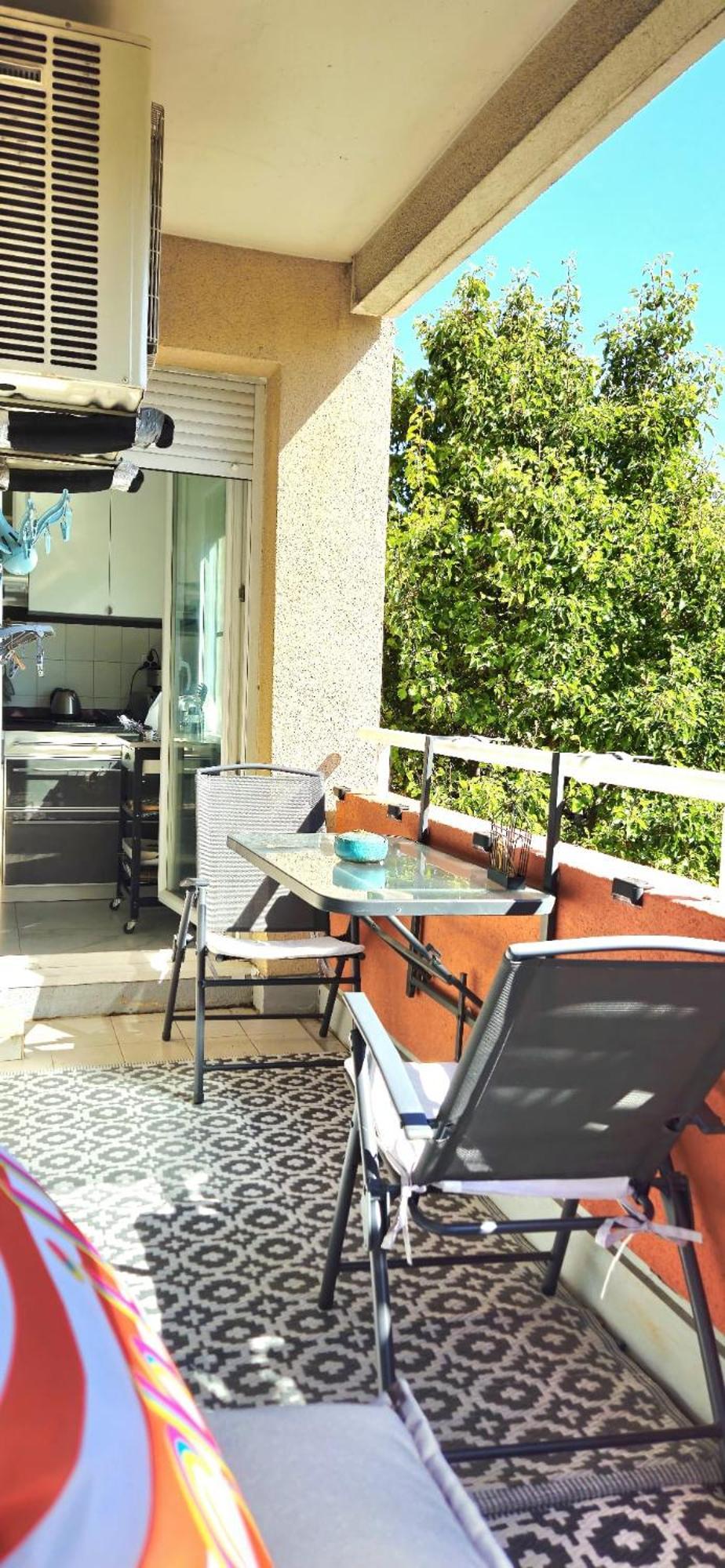 Spacious 3 Close To Tram And Amenities *