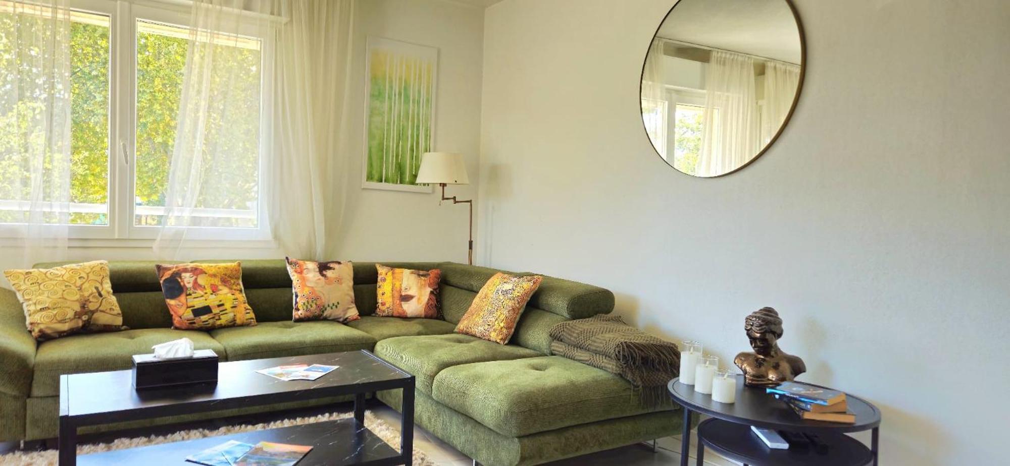 Apartment Spacious 3 Close To Tram And Amenities