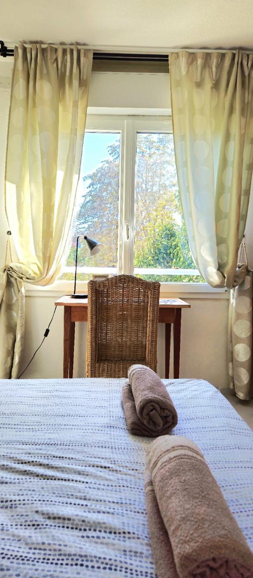 Spacious 3 Close To Tram And Amenities