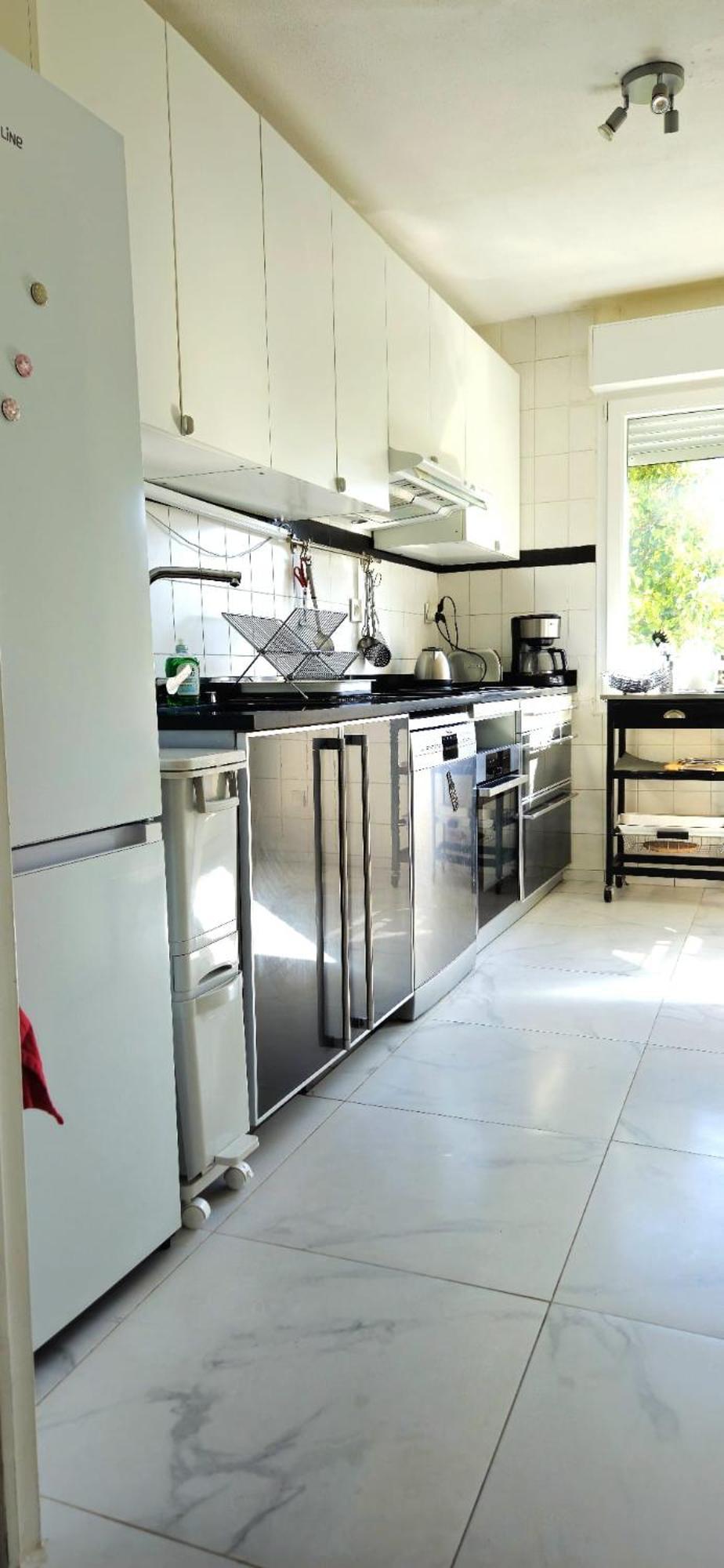 Spacious 3 Close To Tram And Amenities Apartment *