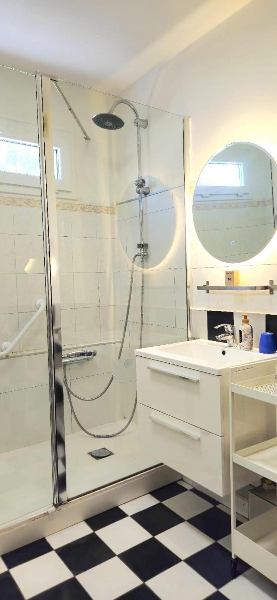 Apartment Spacious 3 Close To Tram And Amenities Nice