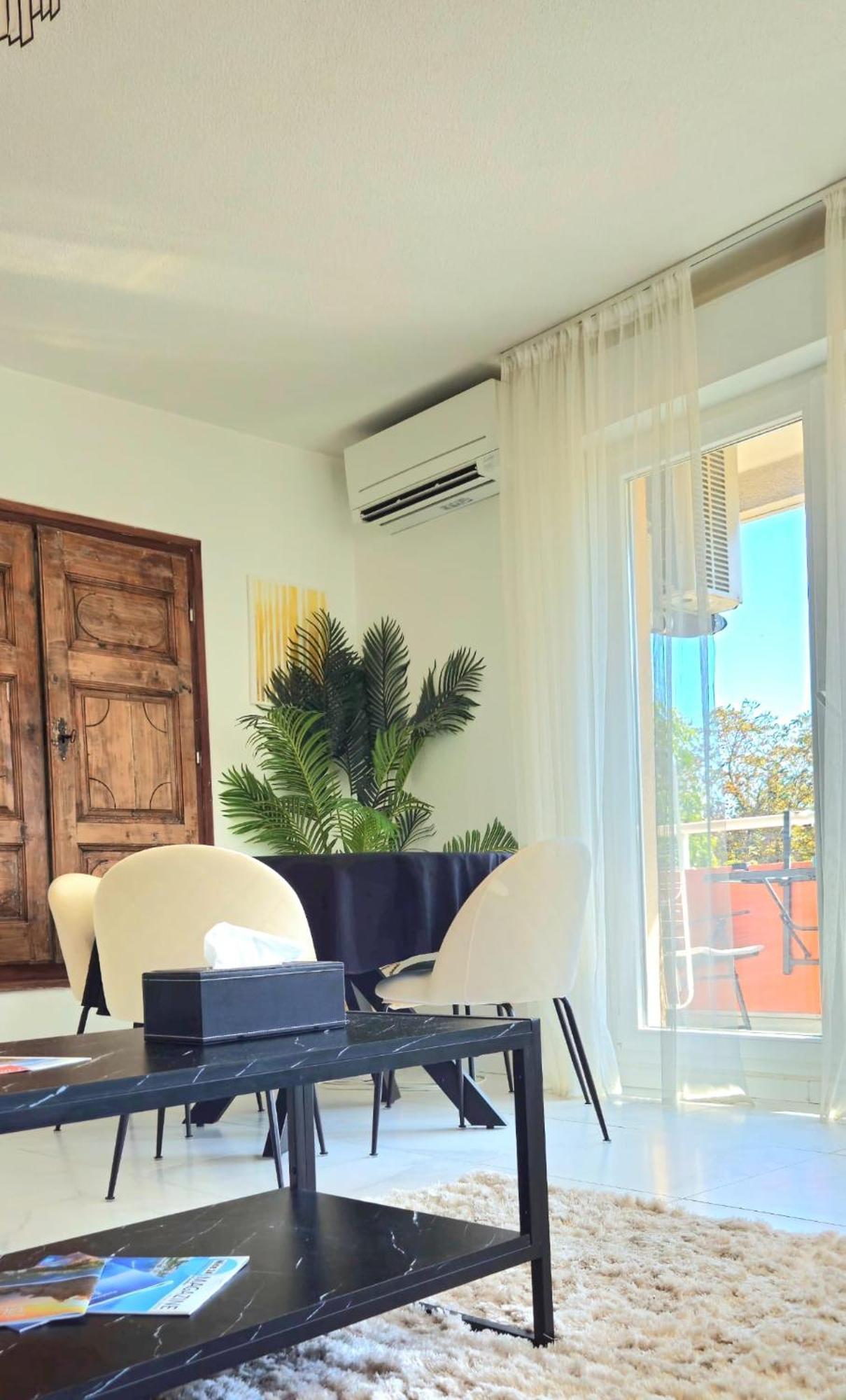 Apartment Spacious 3 Close To Tram And Amenities *