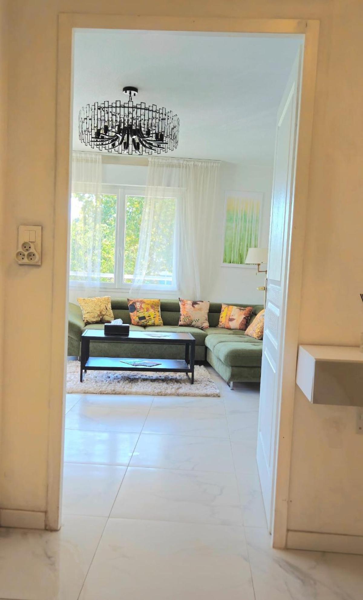 Spacious 3 Close To Tram And Amenities