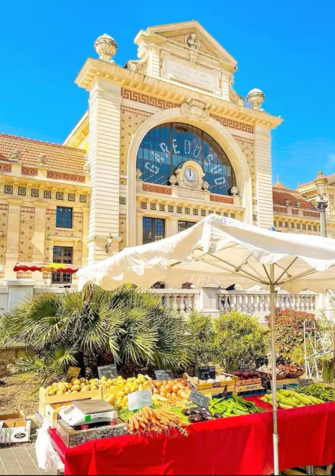 Jeanne Darc Apartment