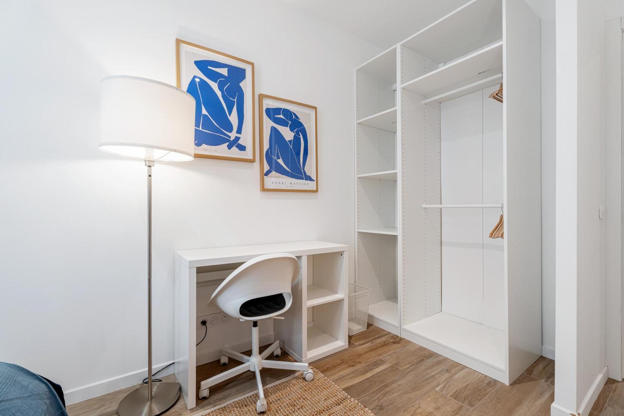 Renting - Republique - Garibaldi Chic 3 Bedrooms 3 Bathrooms Balcony Aircon Apartment *