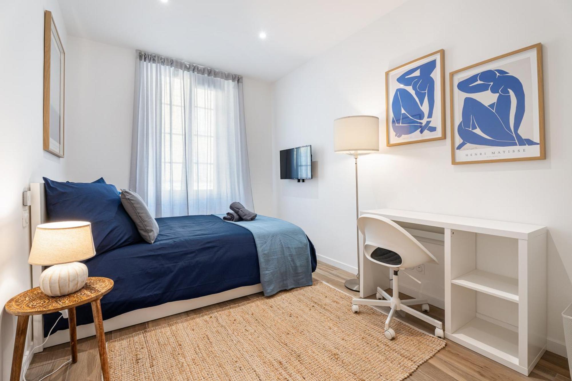 Apartment Renting - Republique - Garibaldi Chic 3 Bedrooms 3 Bathrooms Balcony Aircon