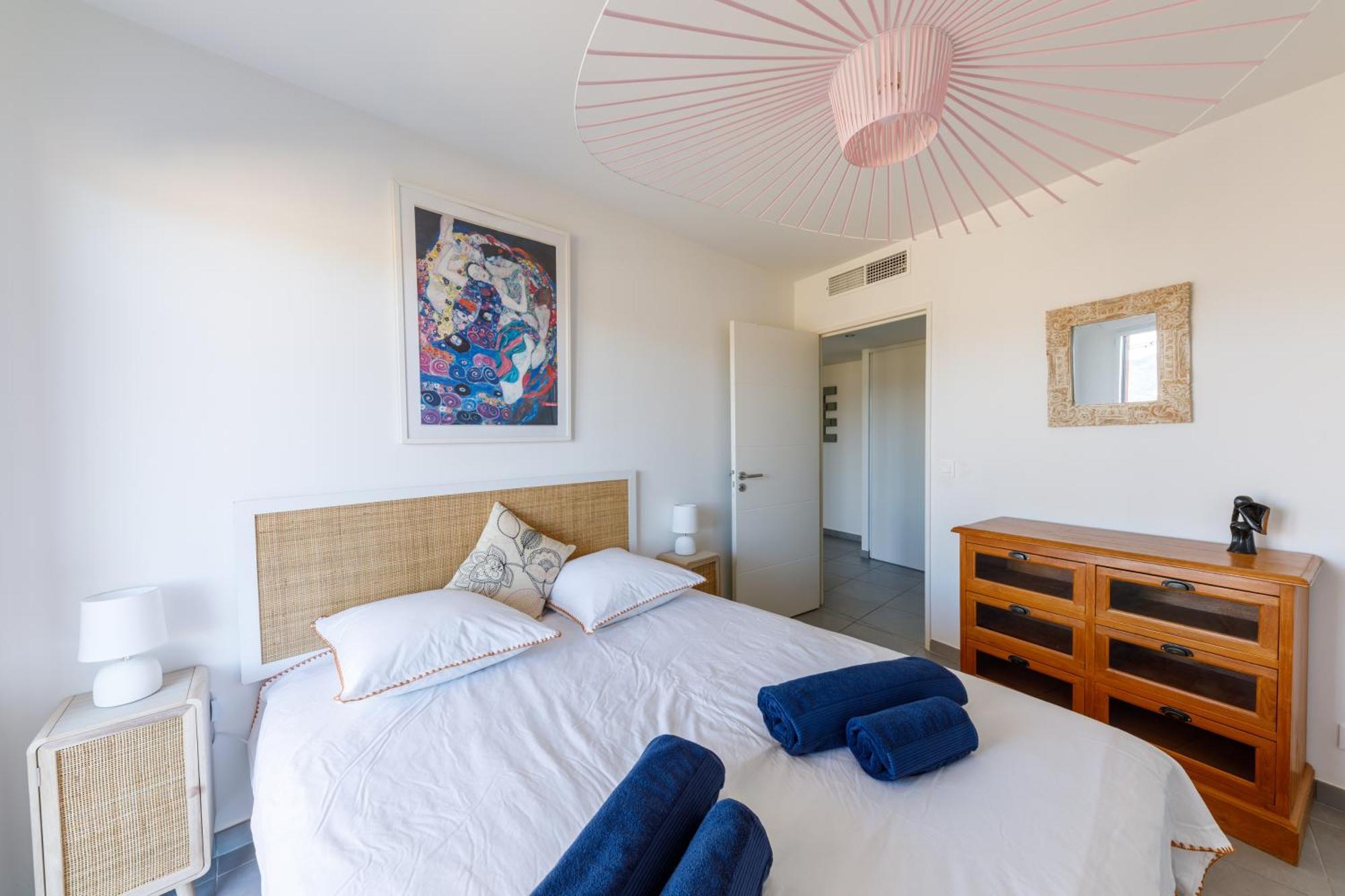 Hill A Terrasse 130m2, Vue Panoramique, Piscine, Parking Prive, Climatisation, Wifi *