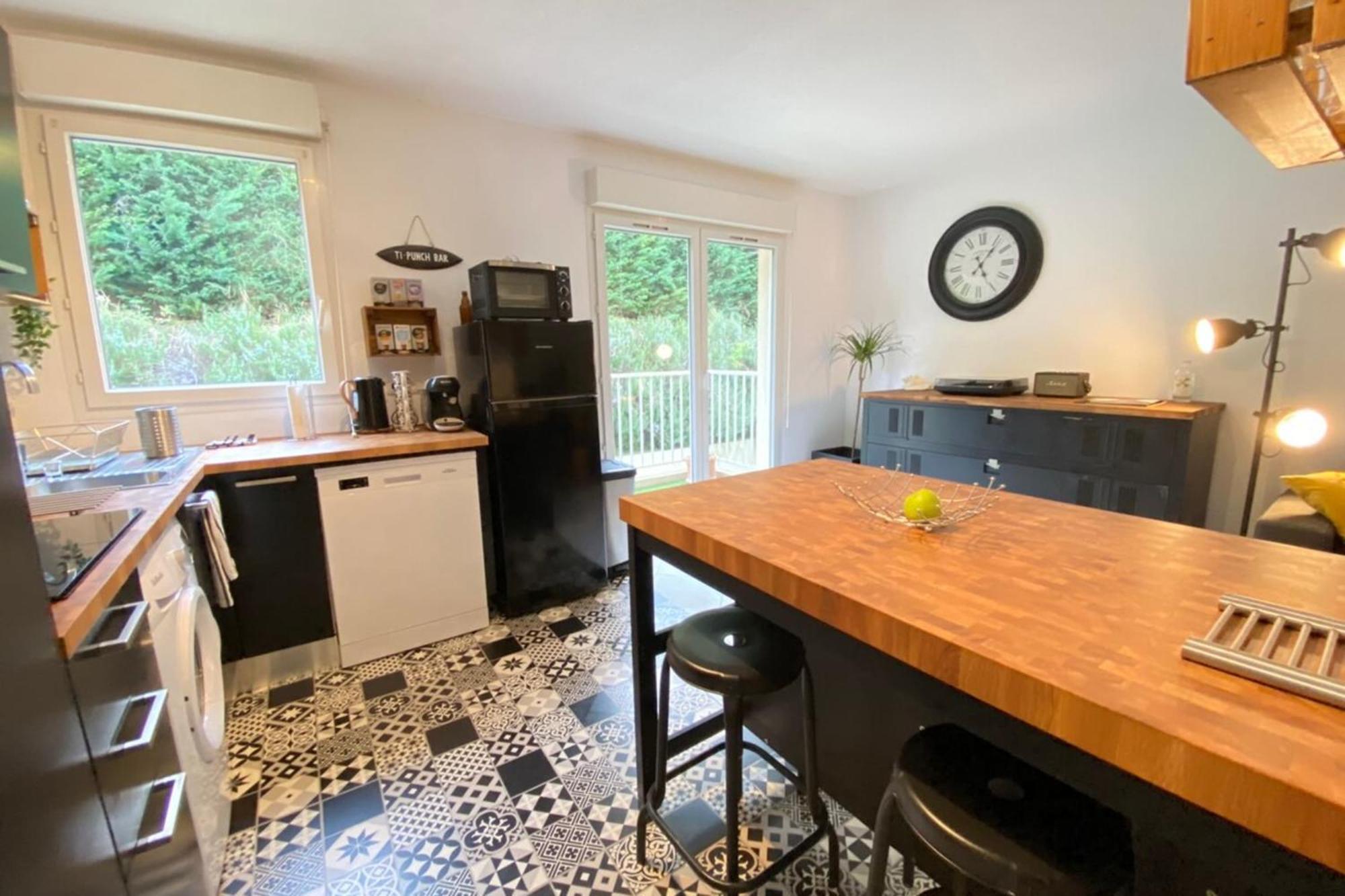 Beautiful On The Heights Of - Parking Apartment