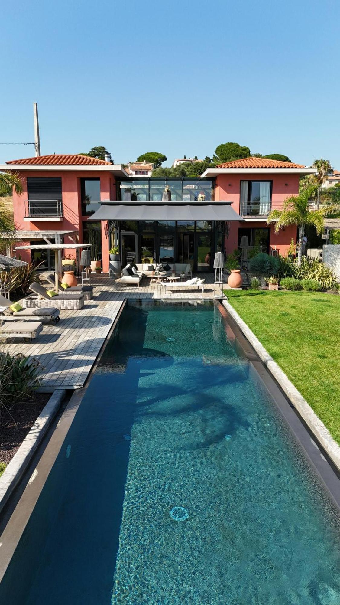 Contemporary With Views Of Cap D'antibes Holiday home *