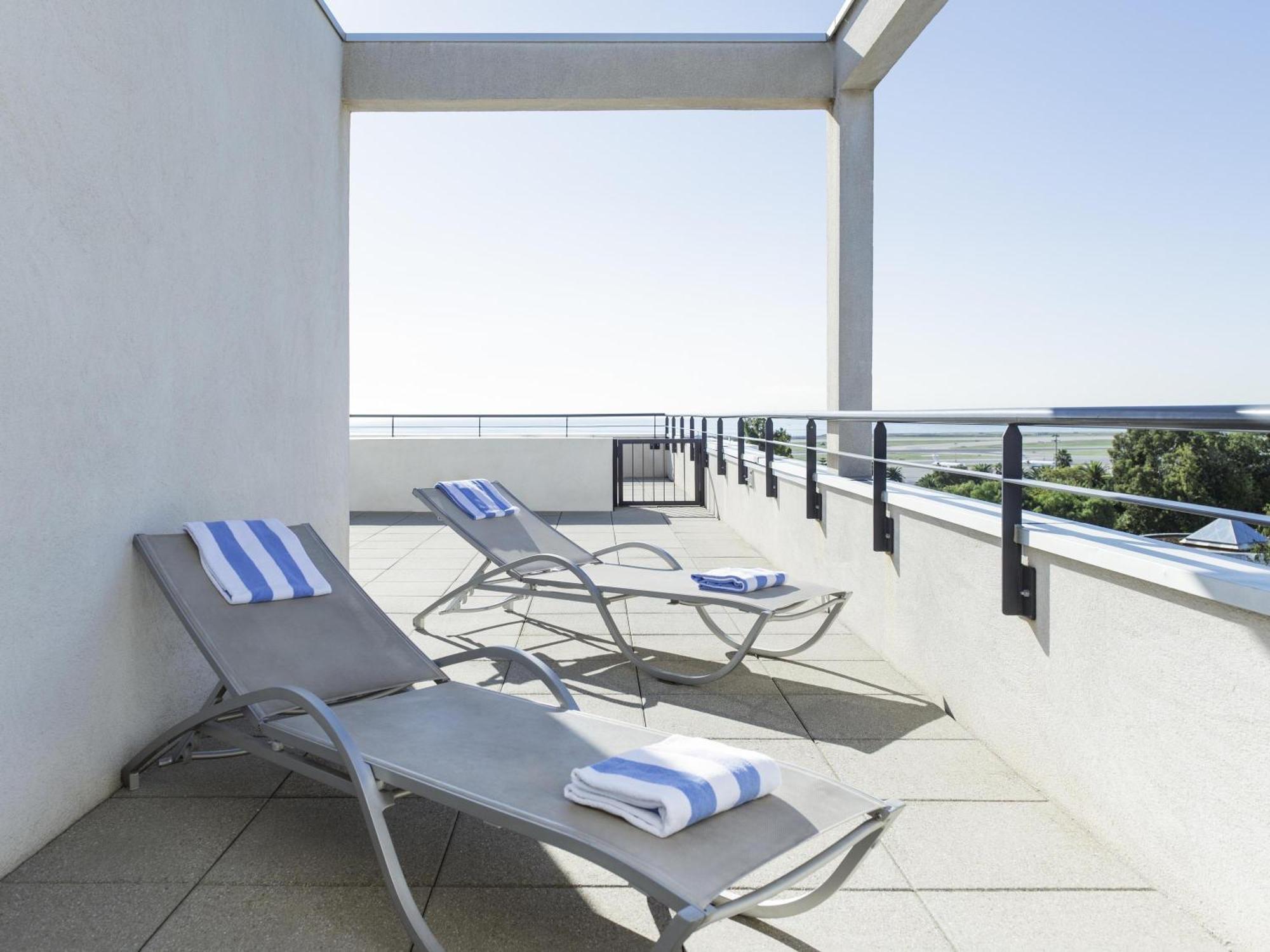 Novotel Airport 4*