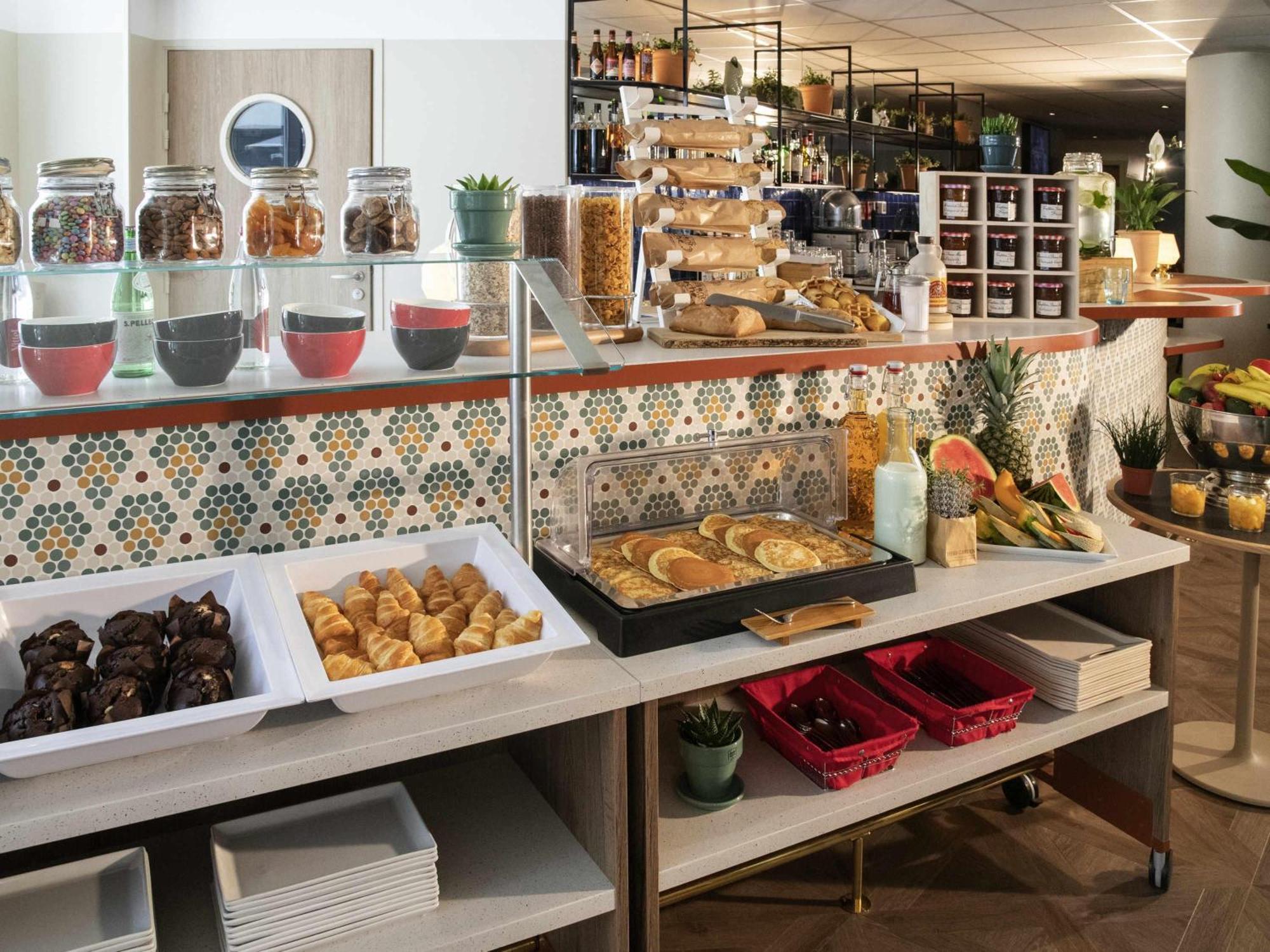 Novotel Airport Hotel 4*
