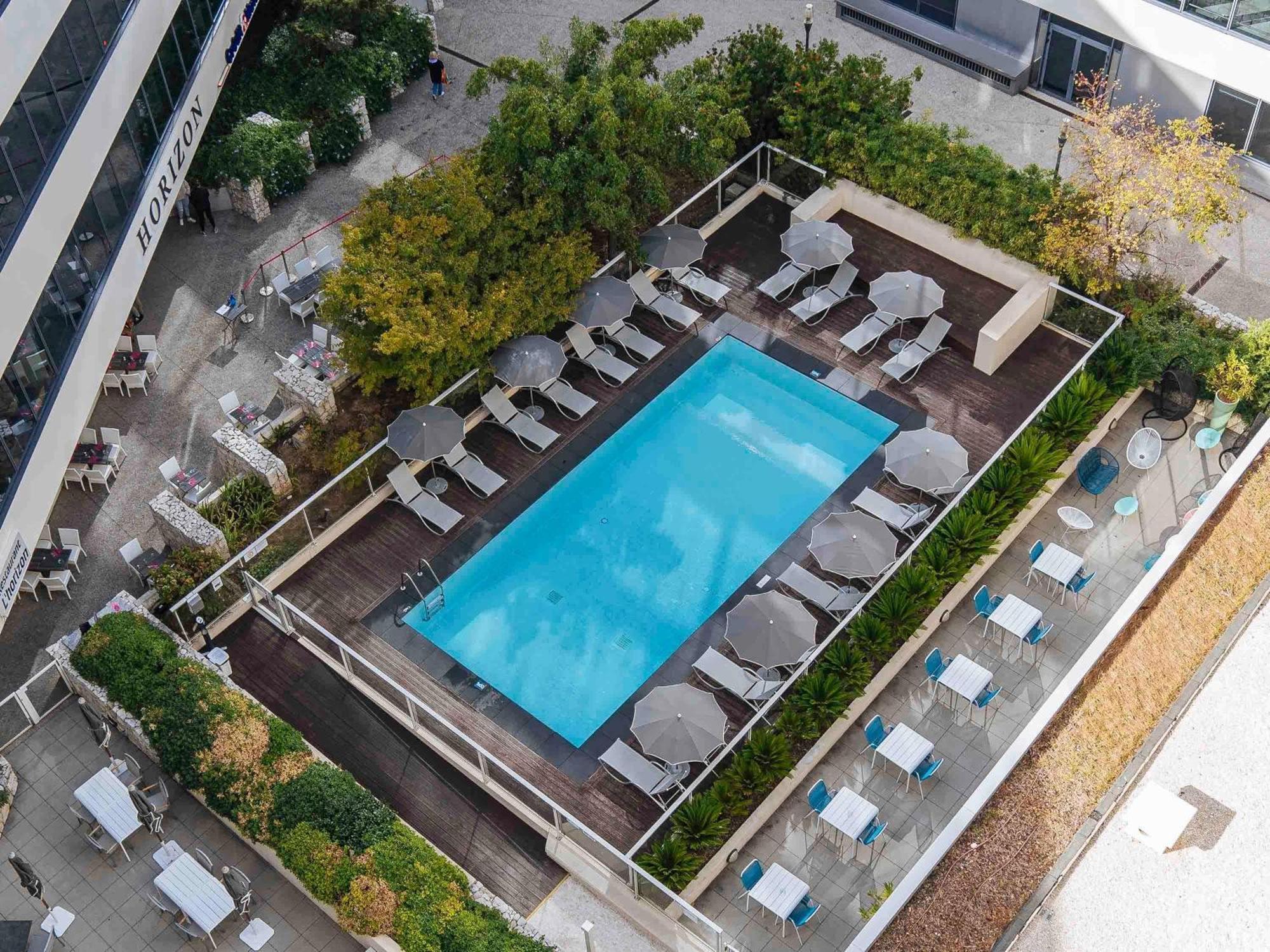 Novotel Airport Hotel 4*