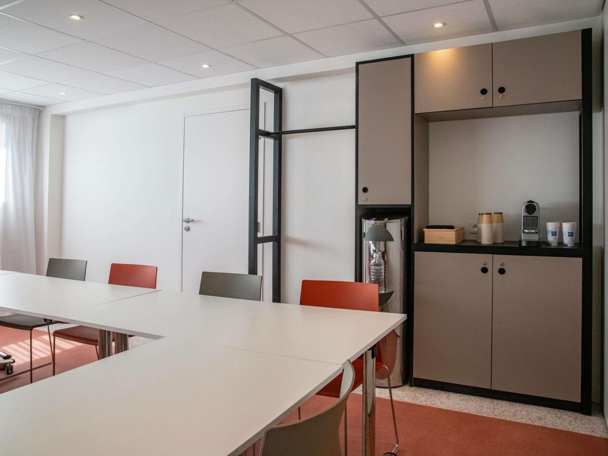 Ibis Budget Californie Lenval Hotel 2*