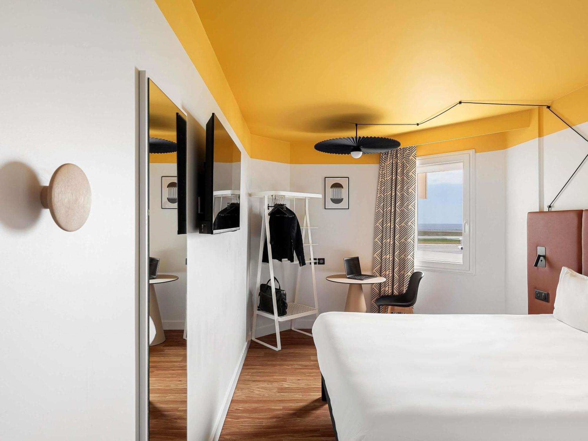 Ibis Aeroport Promenade Des Hotel 3*