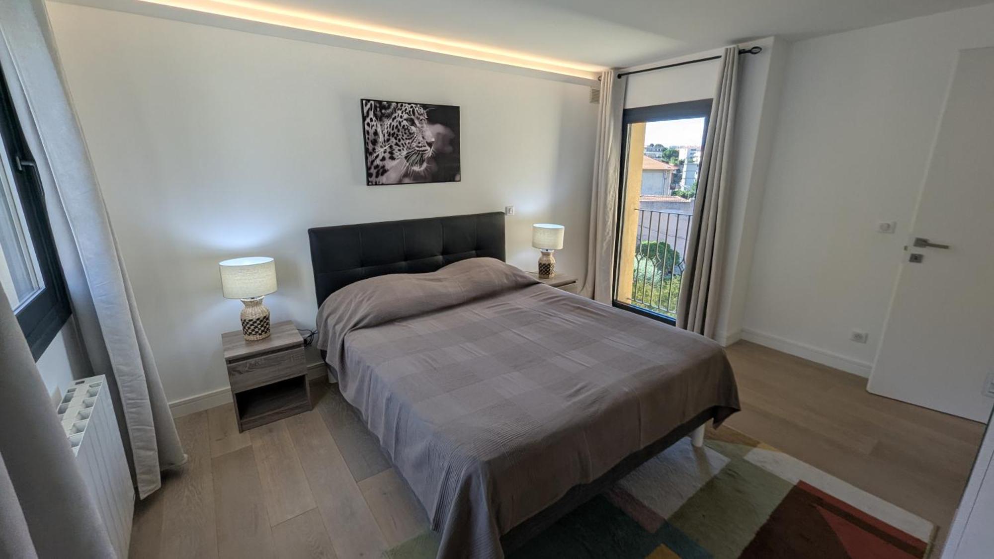 Les Volets Bleus Apartment