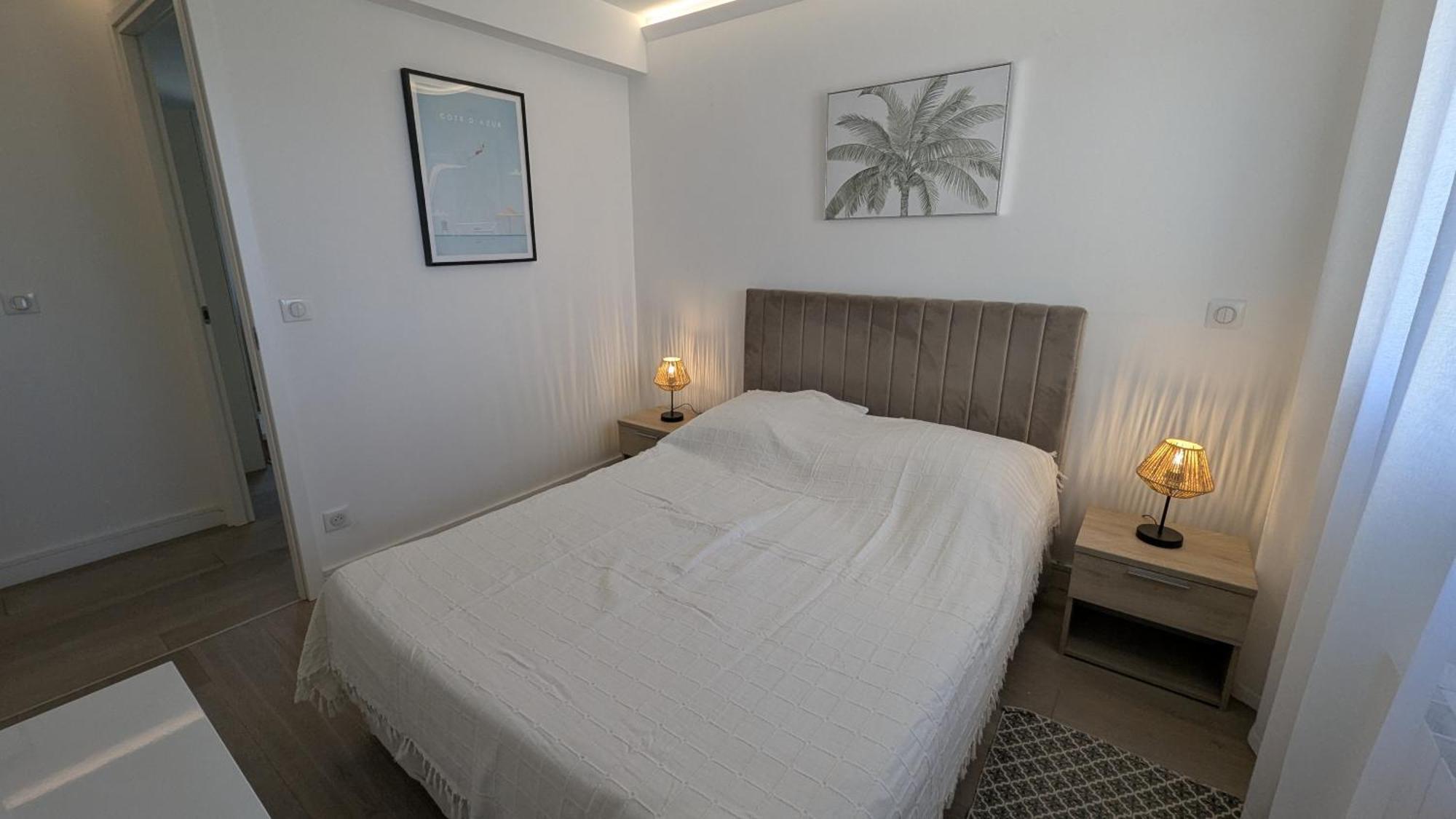 Les Volets Bleus * Nice