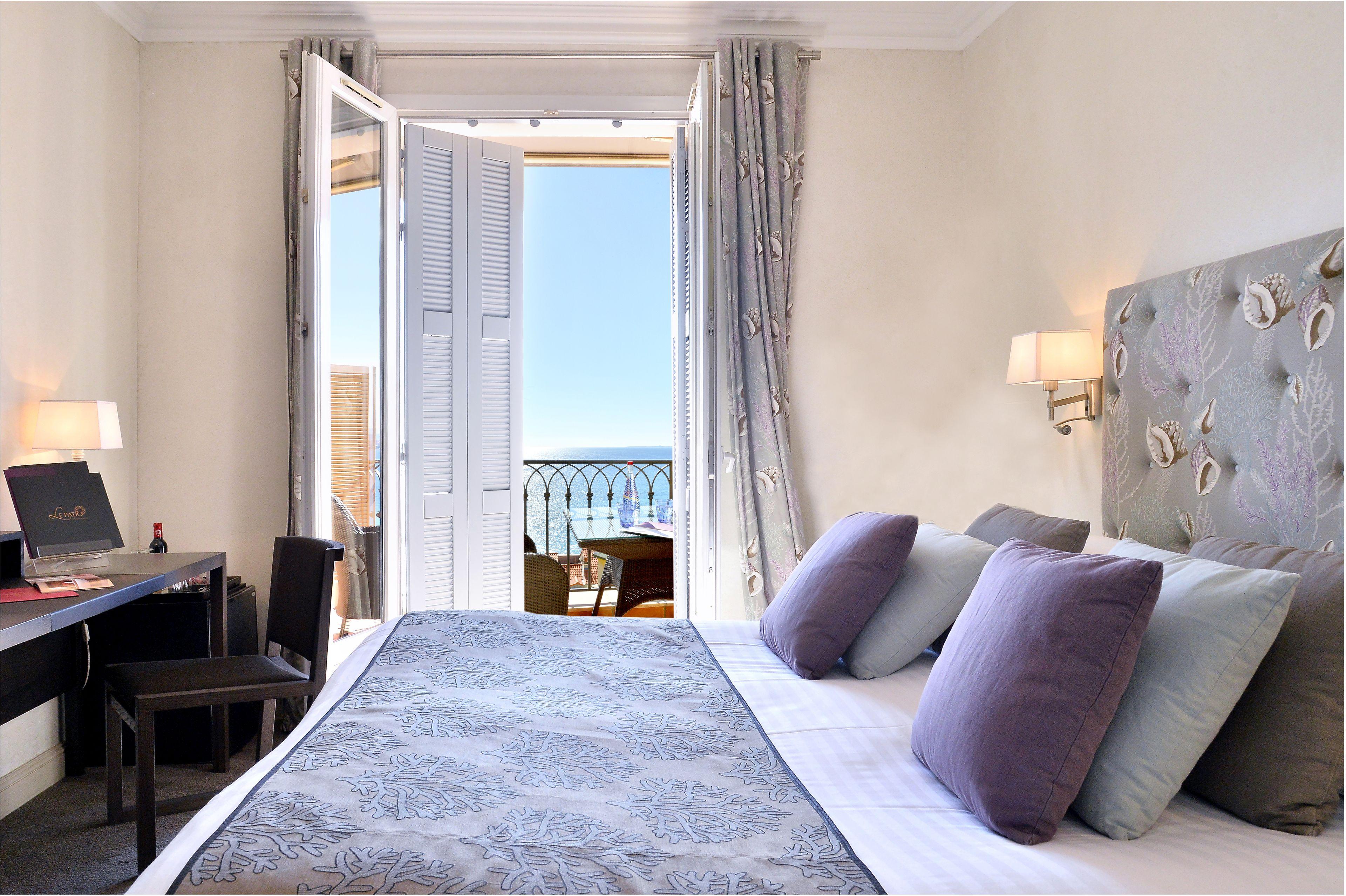 Hotel La Perouse Baie Des Anges 4*