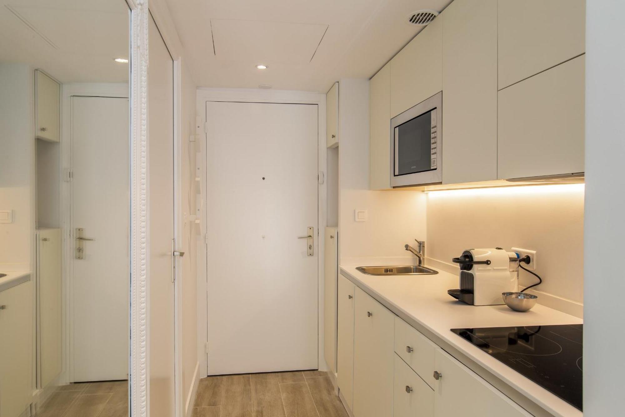 Centre Promenade With Terrace Next To The Sea In The Pedestrian Area Apartment