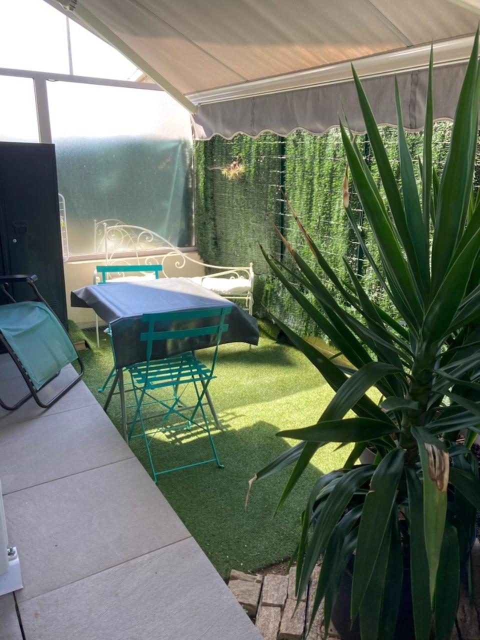 View Jolie Avec Jardin *