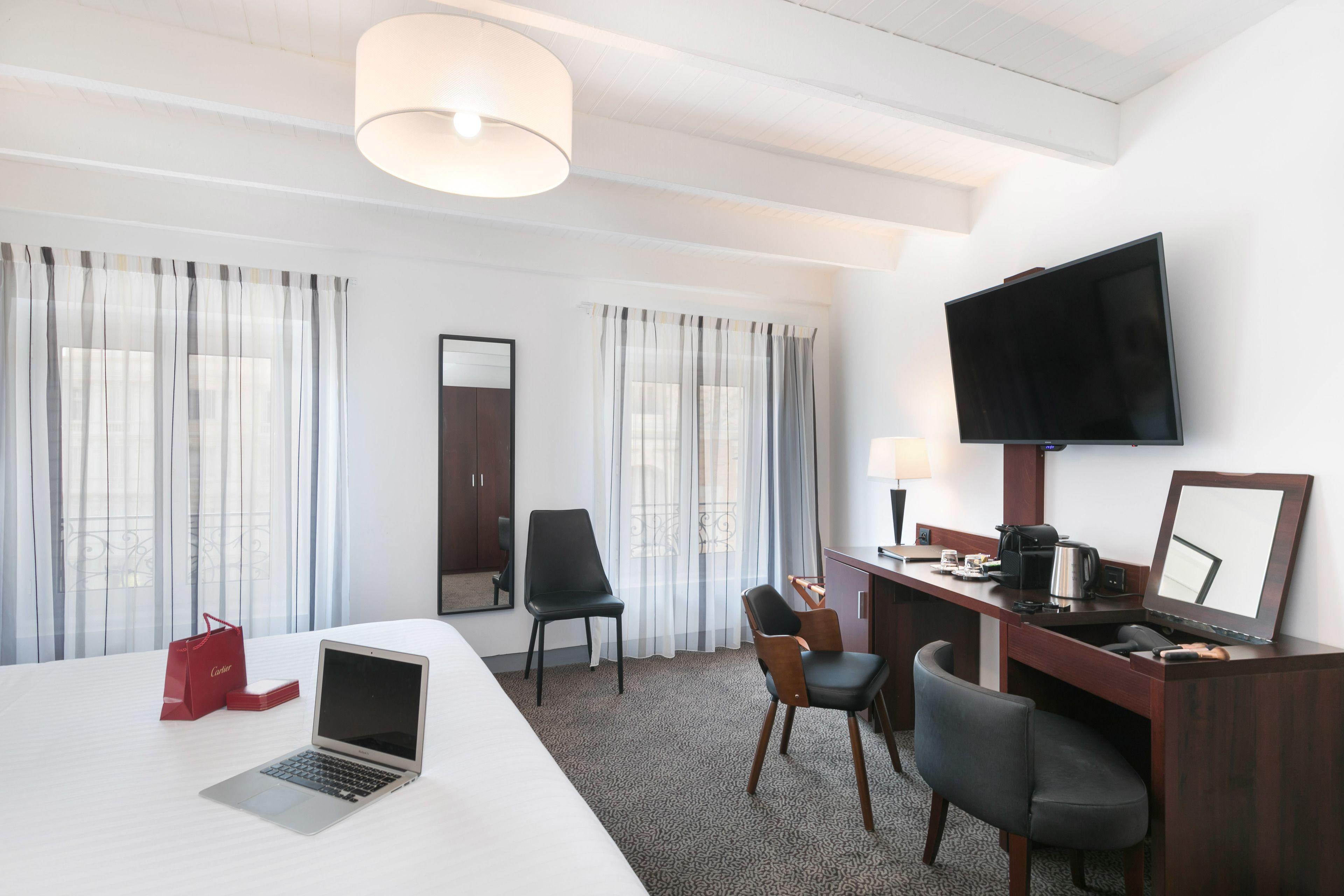 Hotel Western Brice Garden 4*