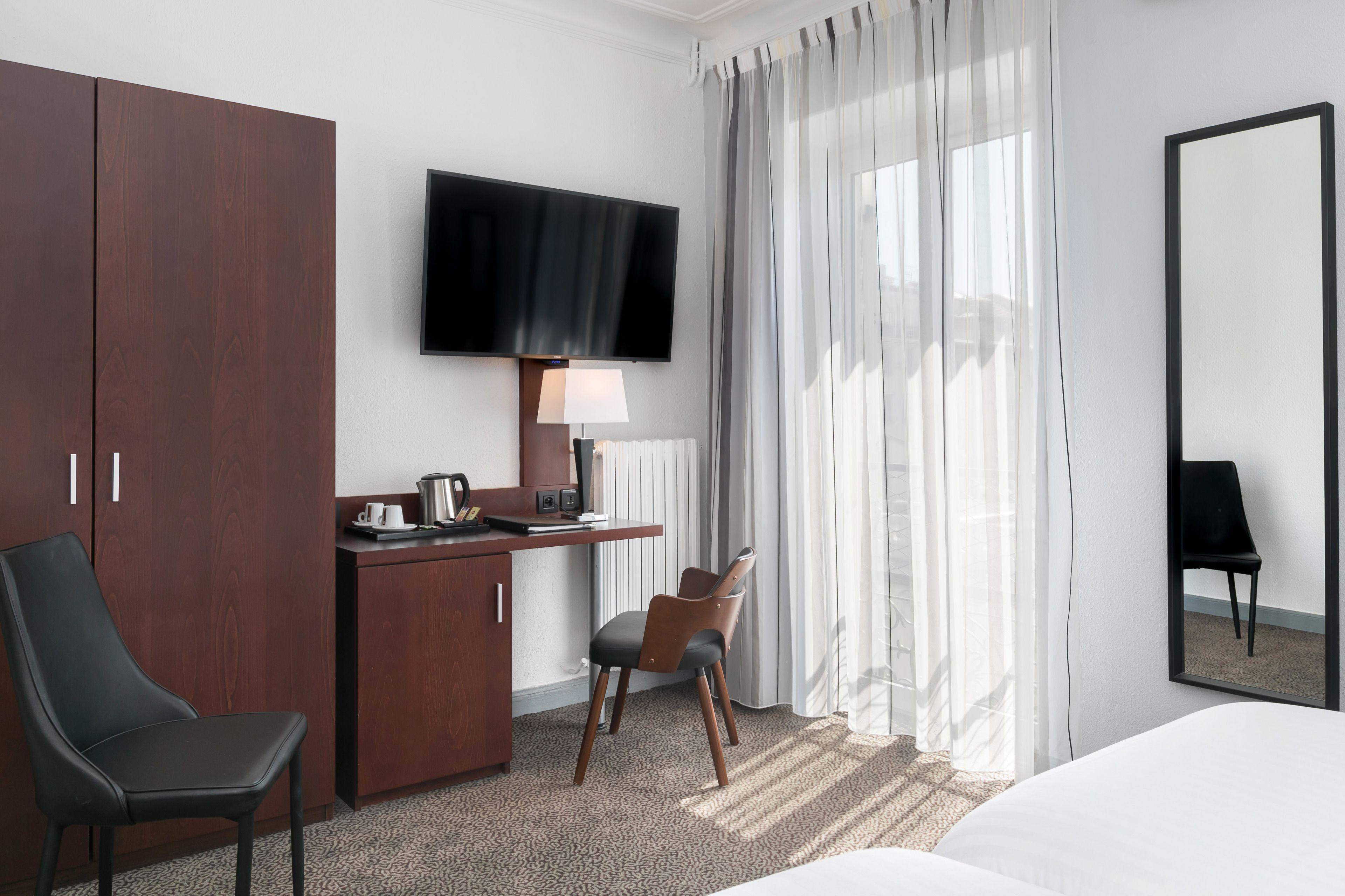 Hotel Western Brice Garden 4*