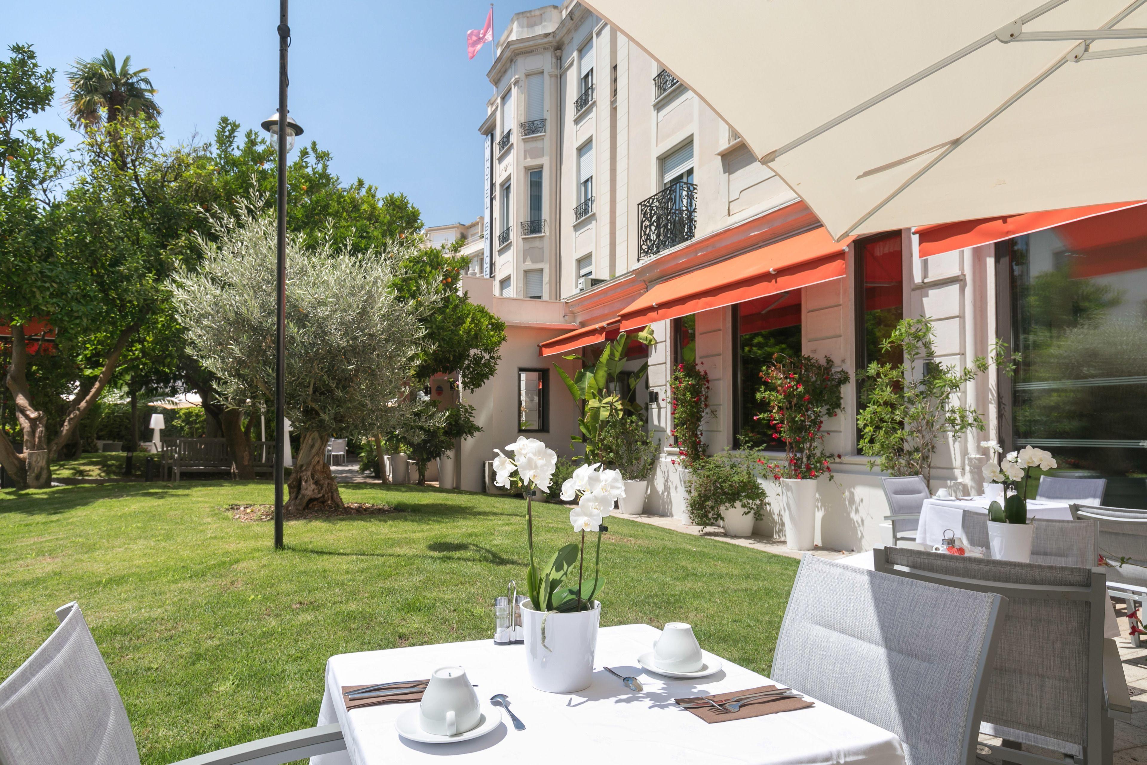 Hotel Western Brice Garden