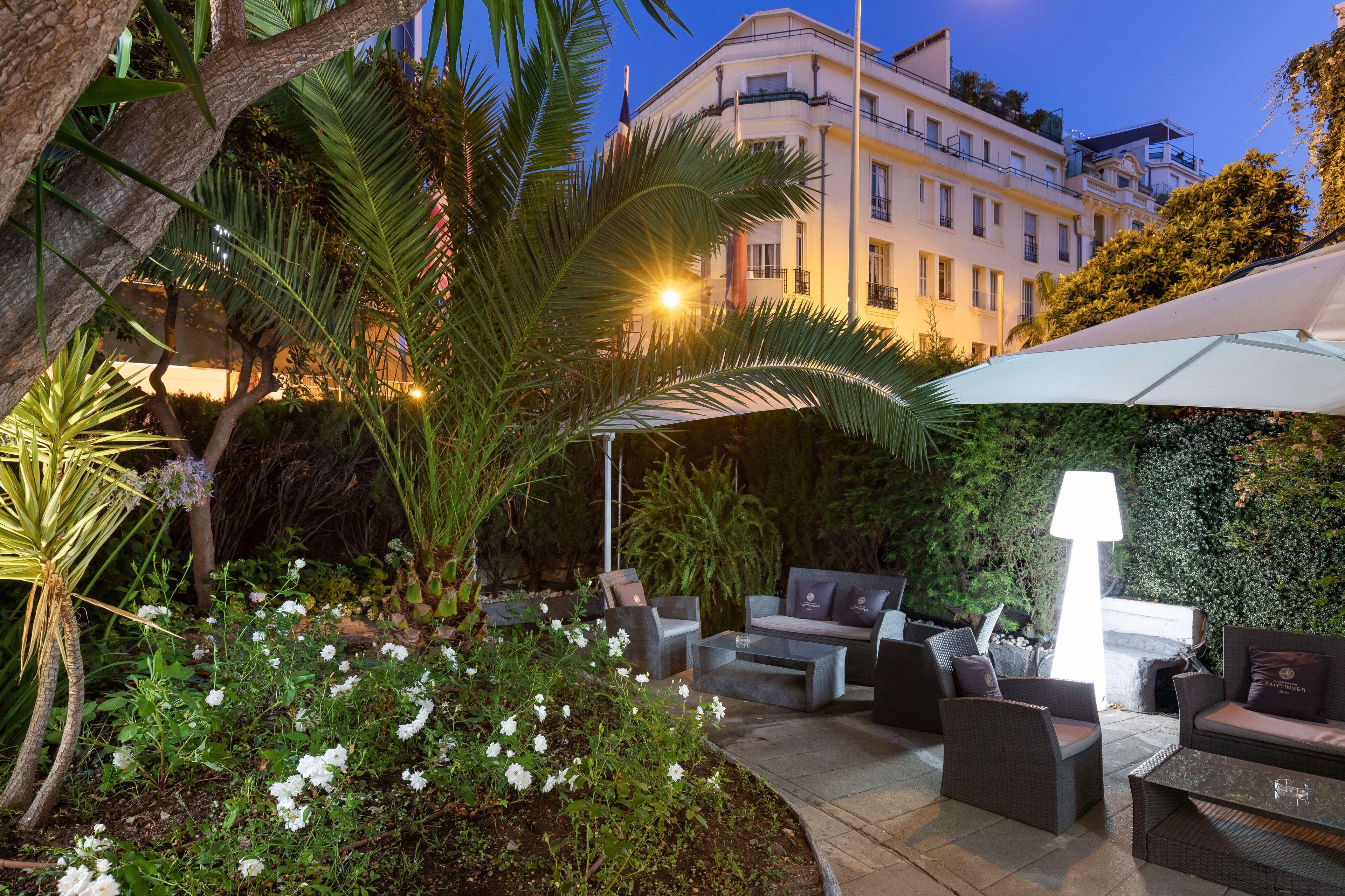 Hotel Western Brice Garden 4*