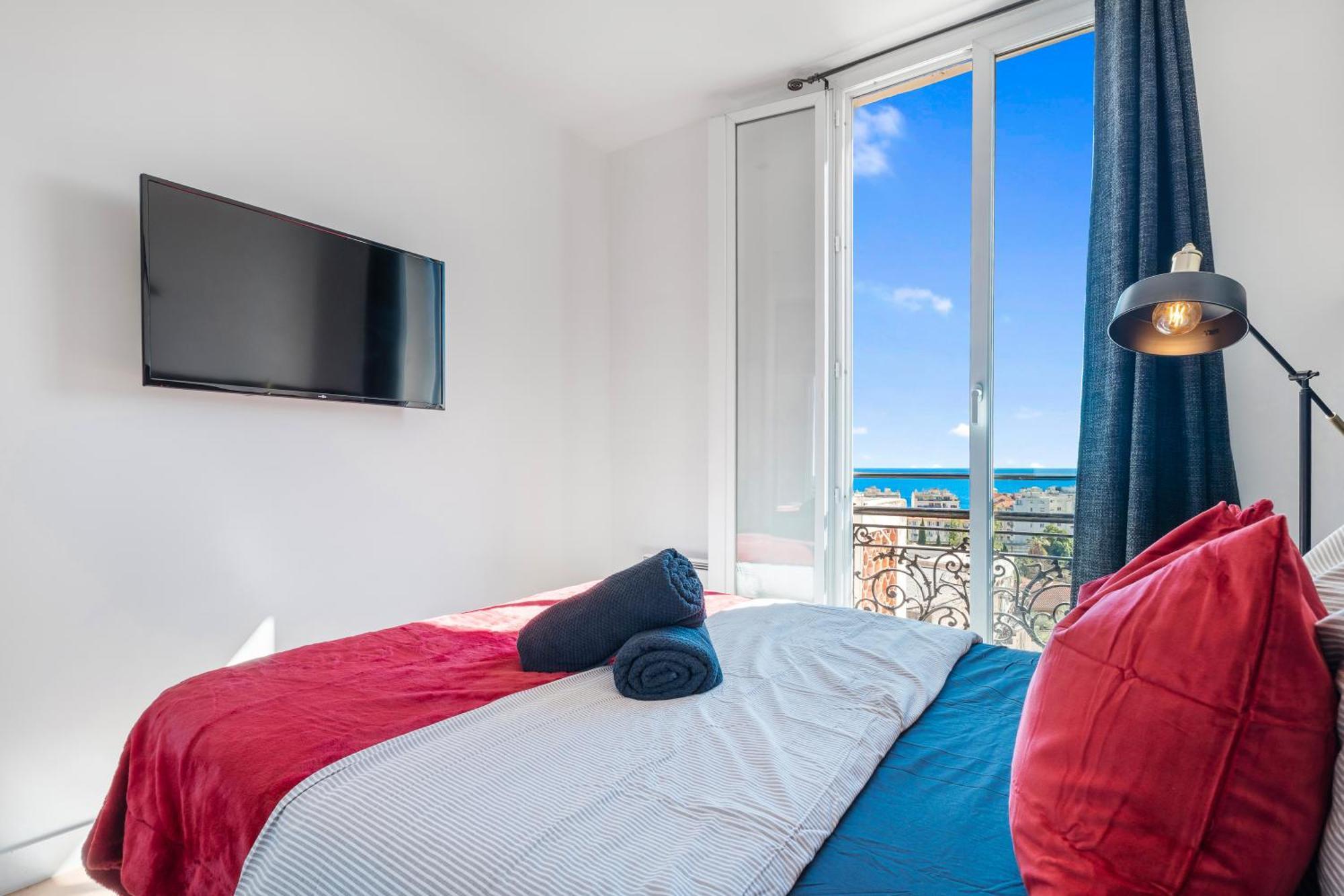 Apartment Renting - Cambrai - Luxurious Sea View Terrasse - King Bed - Parking - Ac - Fully Equipped Nice